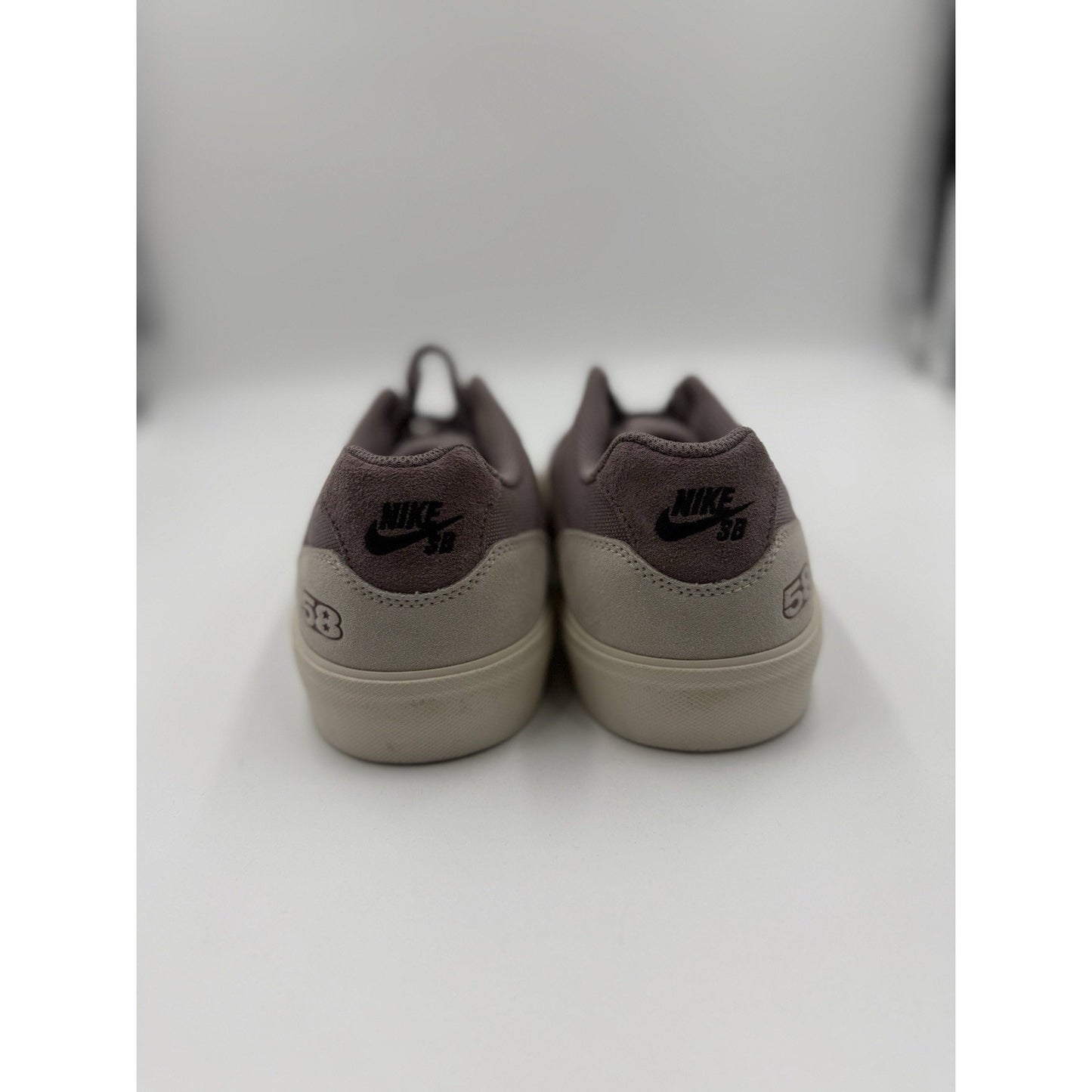 Size 9 Nike SB Malor Te Friends And Family Sample
