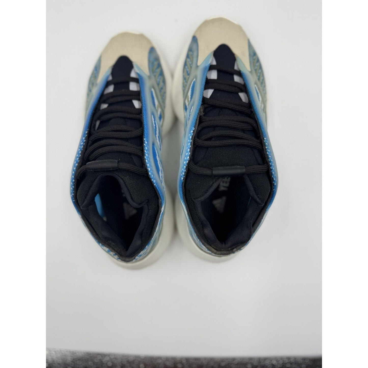 Size 5 - adidas Yeezy 700 V3 Arzareth NBS356