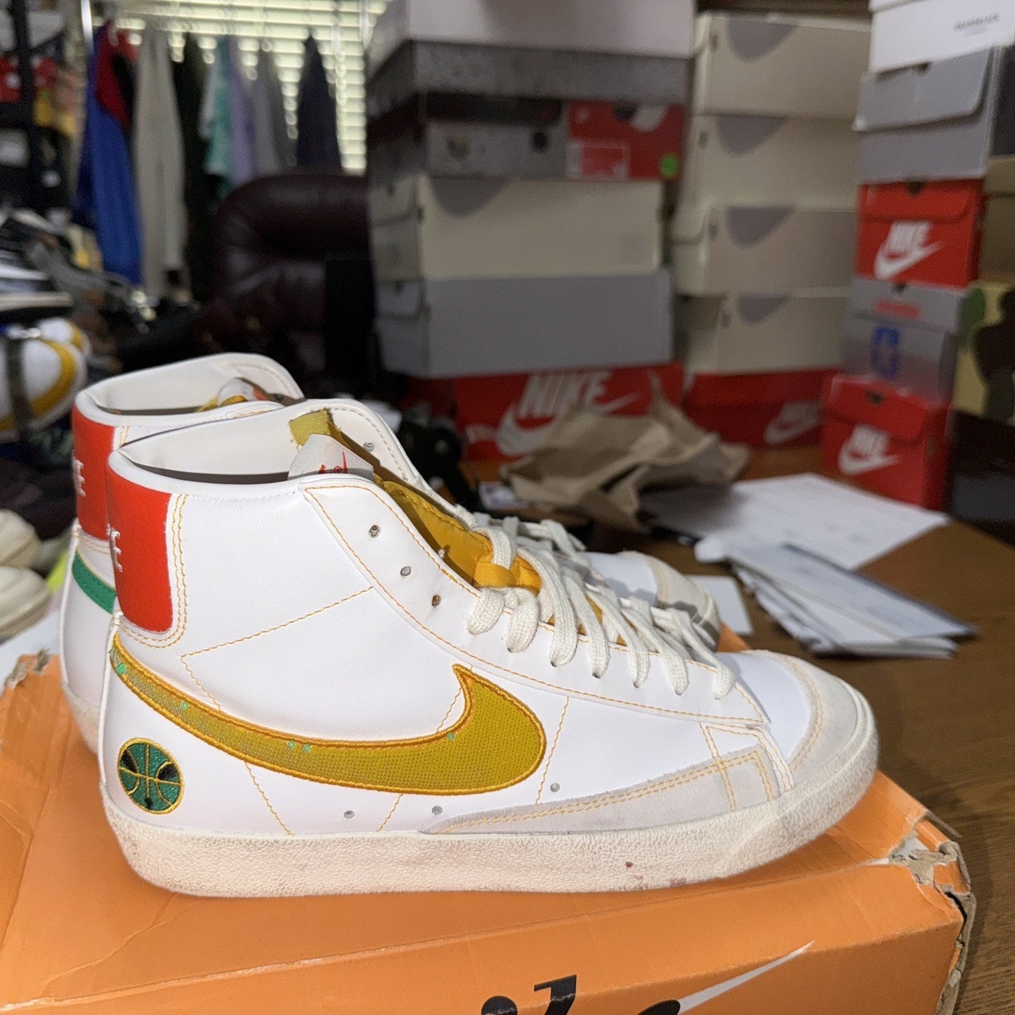 Nike Blazer Mid 77 VNTG Rayguns Shoes Mens Size 8 Athletic White Yellow Orange