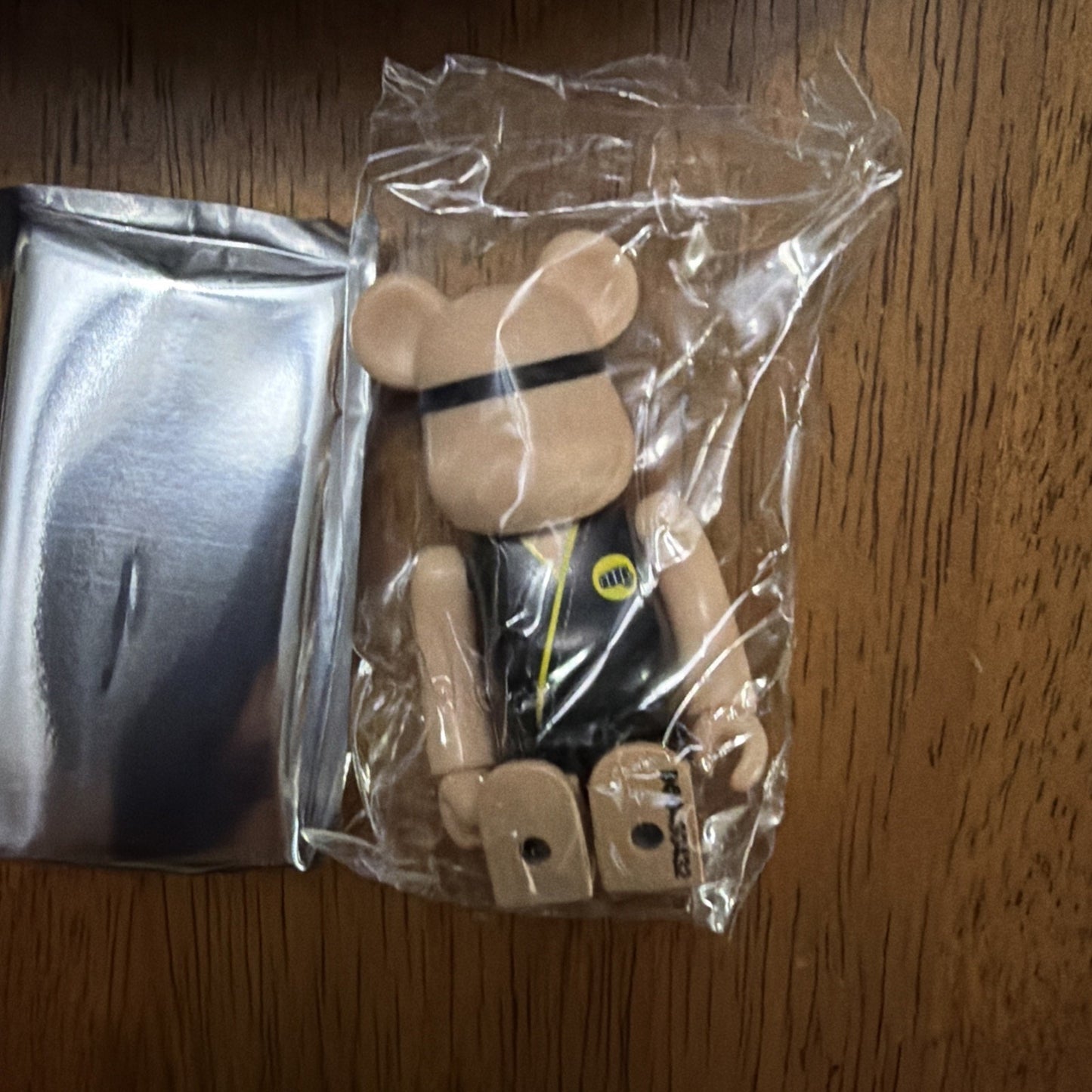 Medicom Be@rbrick - Series 43 ARTIST - Cobra Kai 100%