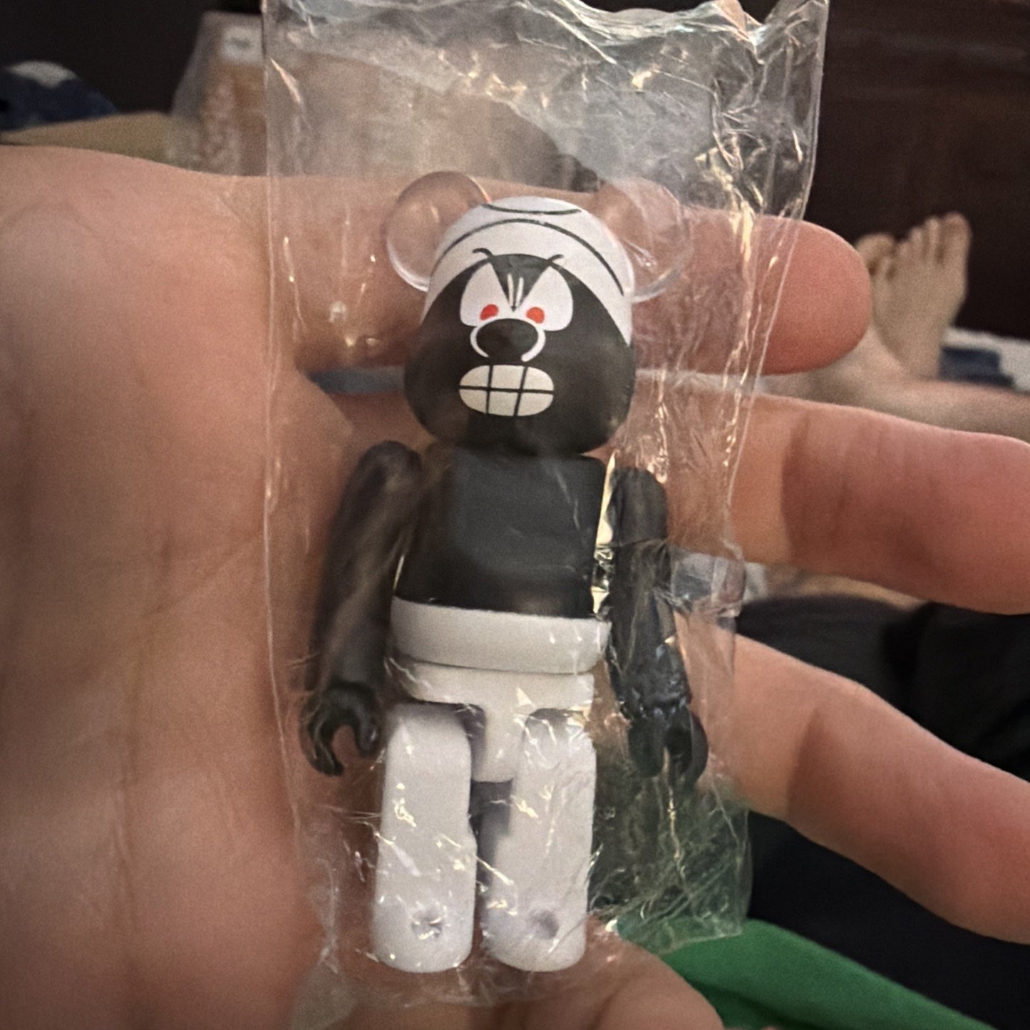 Medicom Toy Bearbrick 100% series 49 Be@rbrick 49 Variant Angry Smurf Black 100%