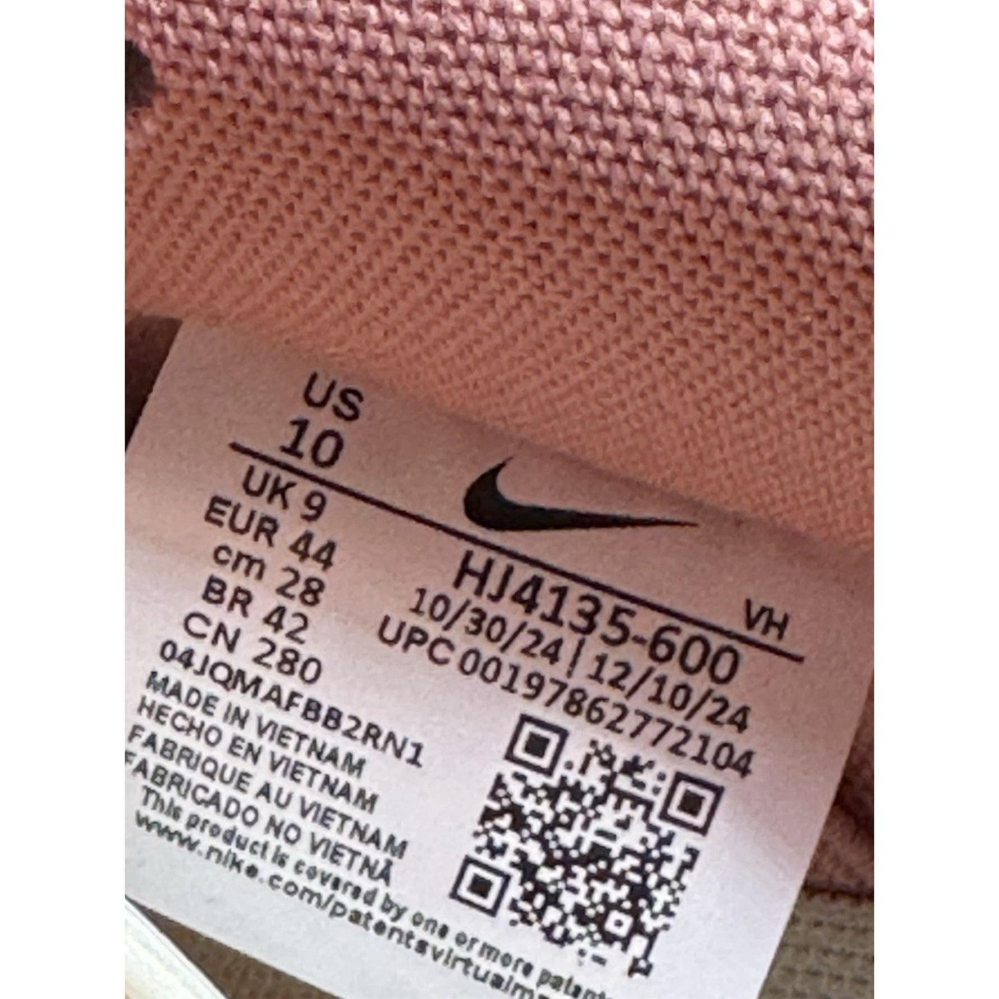 Size 10 - Nike Dunk SB Low Red Stardust bs872