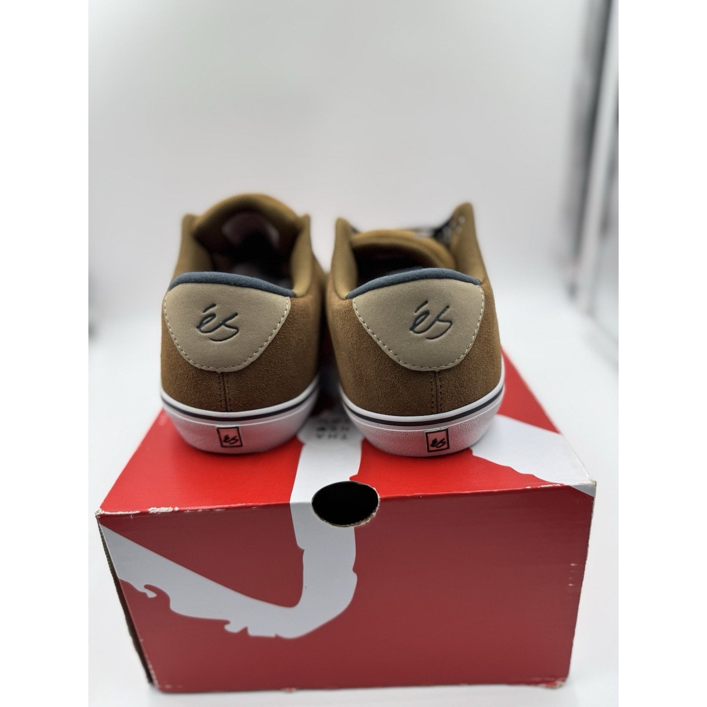 Size 8 Men’s Es Square Three Shoe