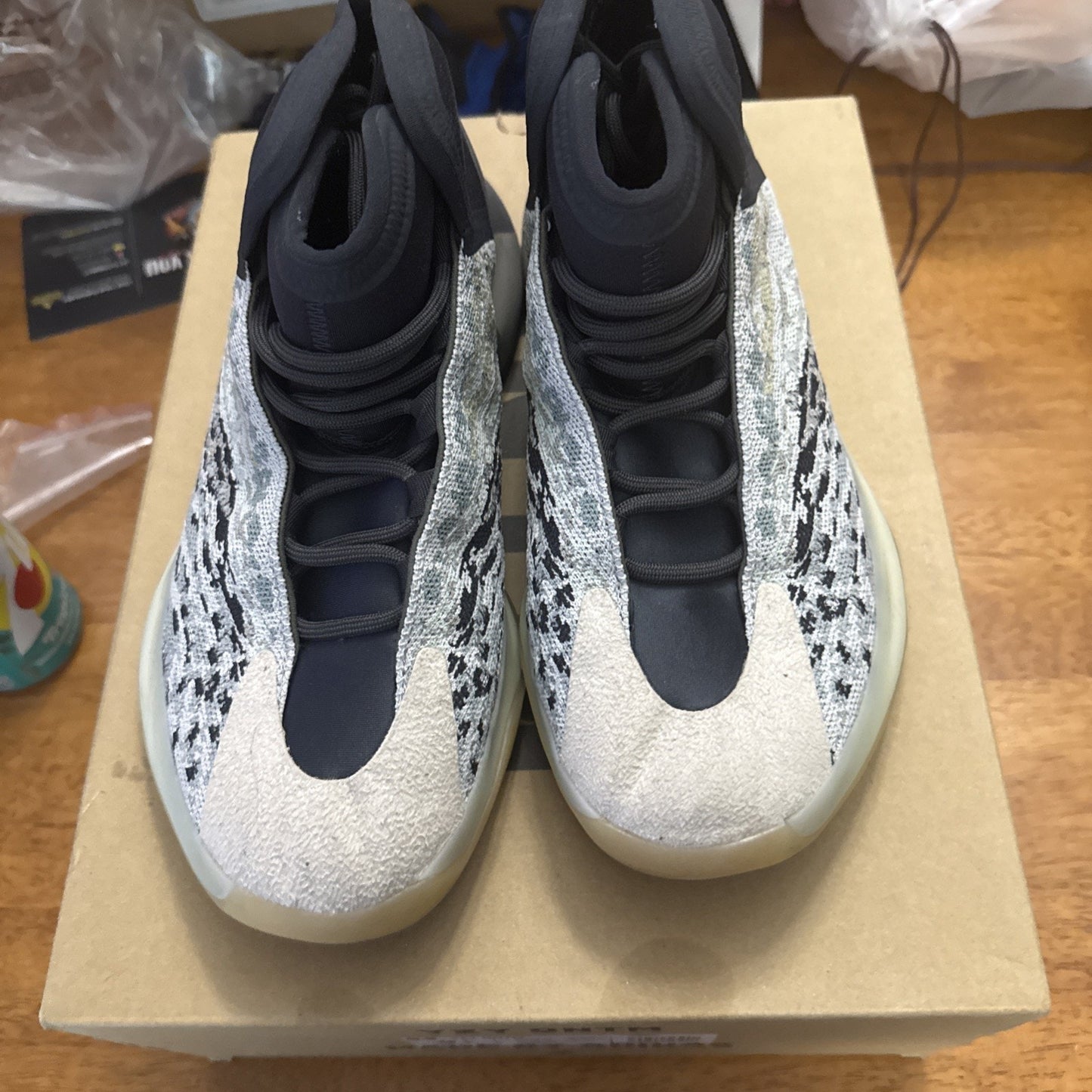 Size 9.5 Adidas Yeezy Quantum Sea Teal GY7926 Basketball Shoes BS299