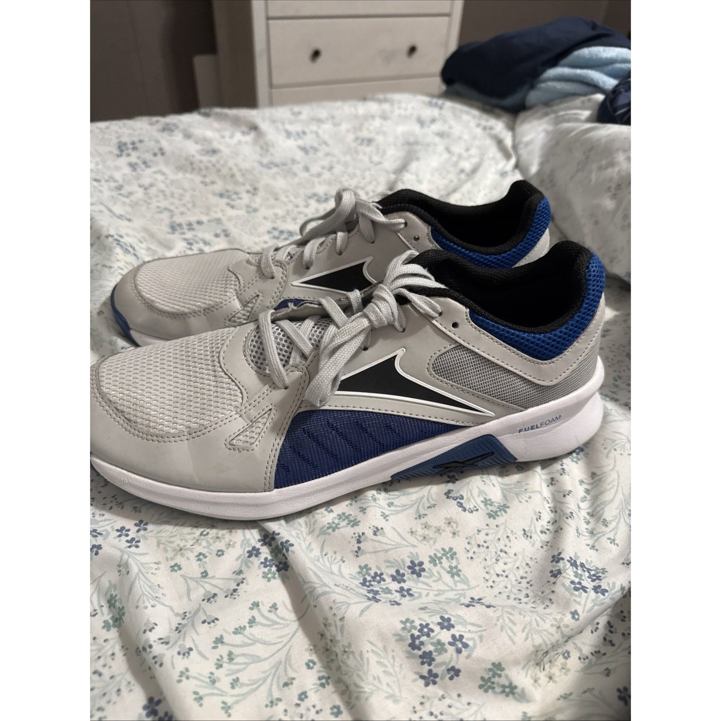 Size 11 Reebok running shoes NBS036