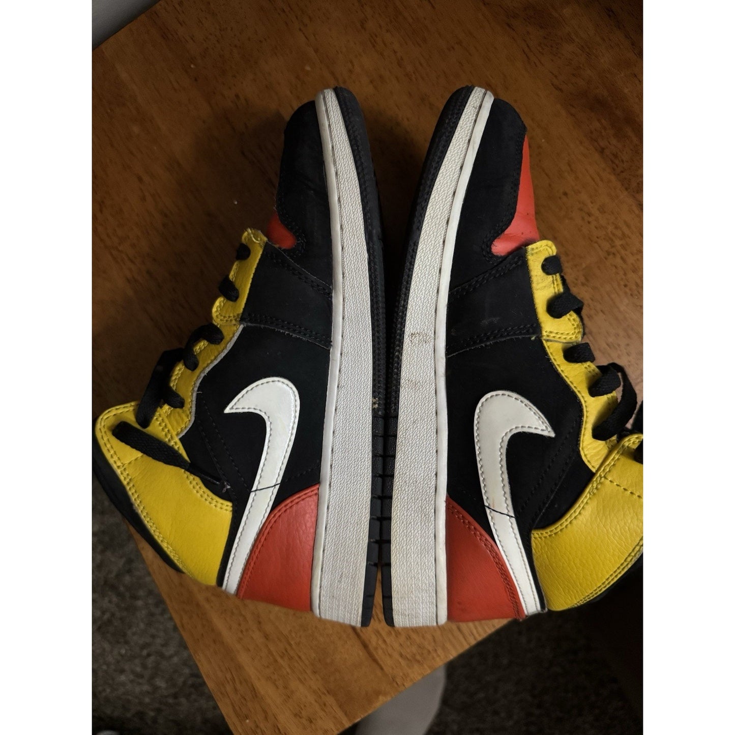 Size 5.5y (GS) - Jordan 1 SE Mid Amarillo Team Orange NBS071