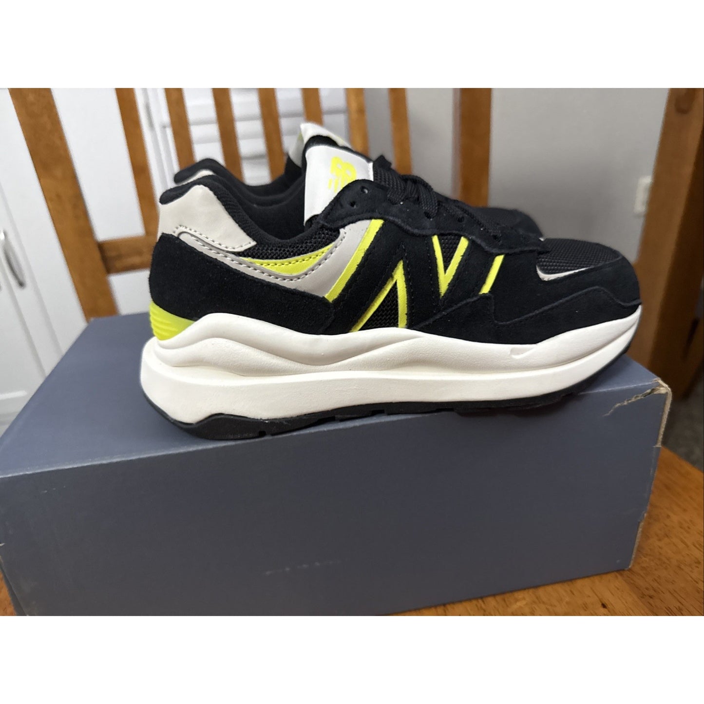 Size 5 Women's New Balance Black/Oyster Pink (W5740HL1) BS160