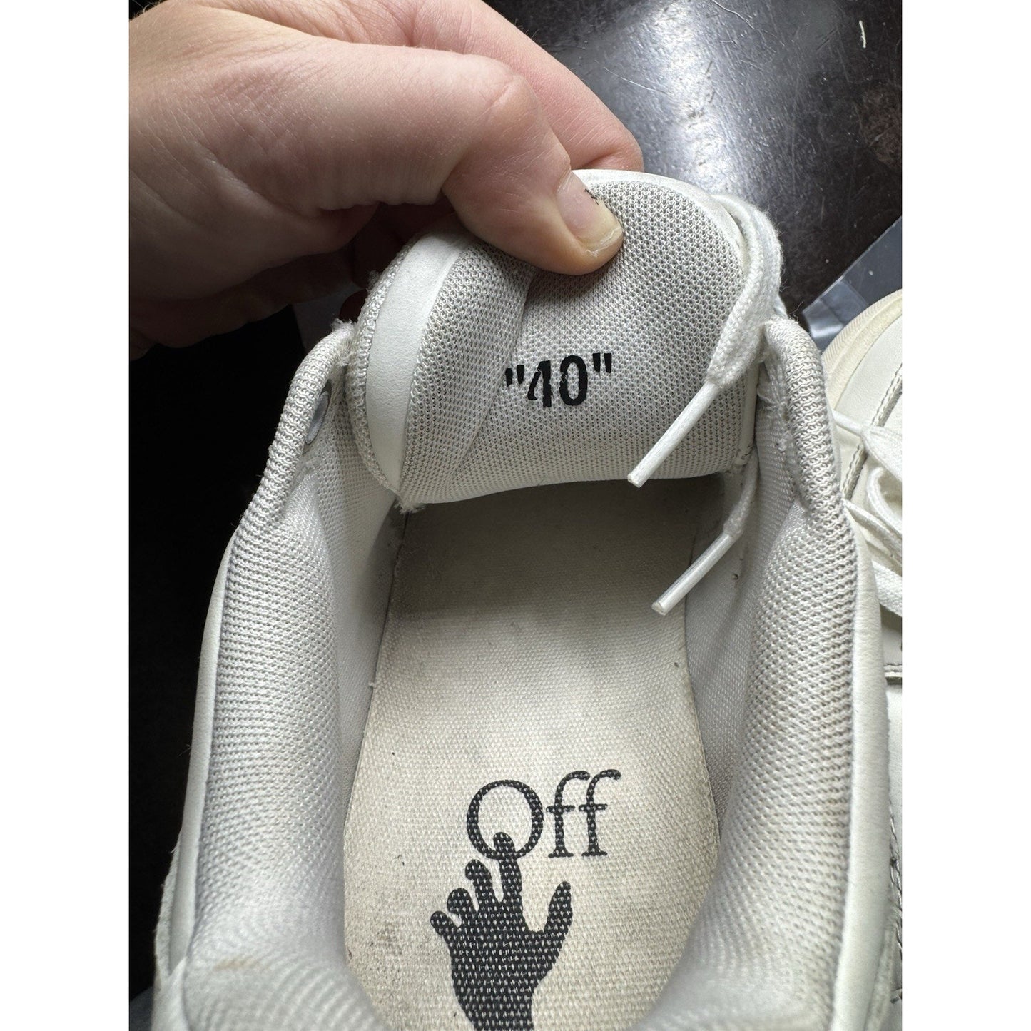 Size EU 40 US 7.5 Off-White Out Of Office