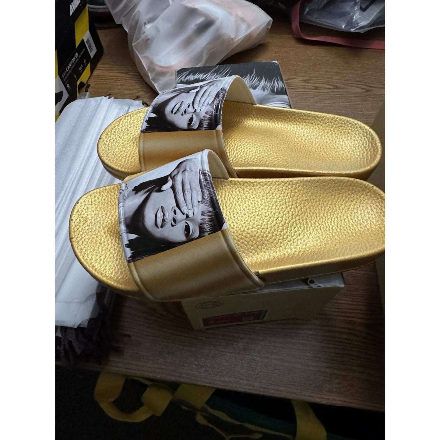 Size 9 Women’s Left Eye Legacy Slides Cross Colours BS236