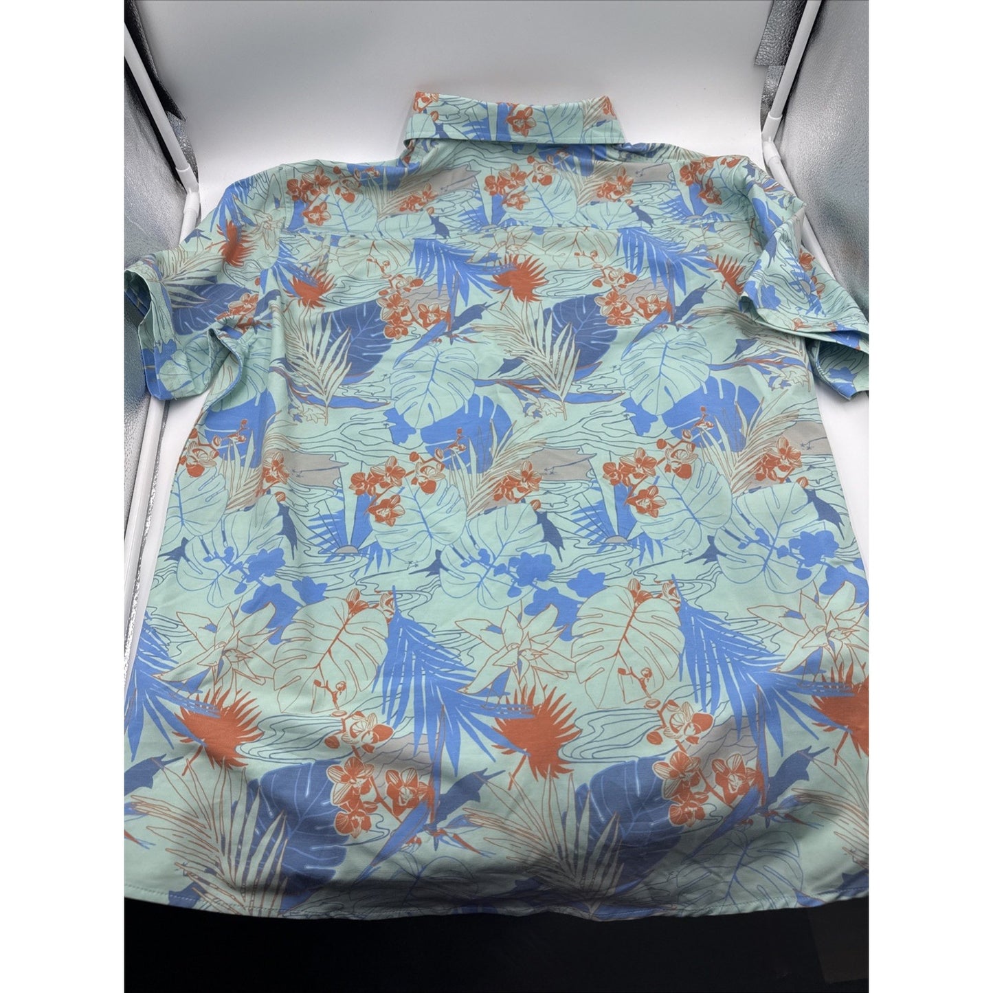 Size Large Men’s Huk Fishing Shirt