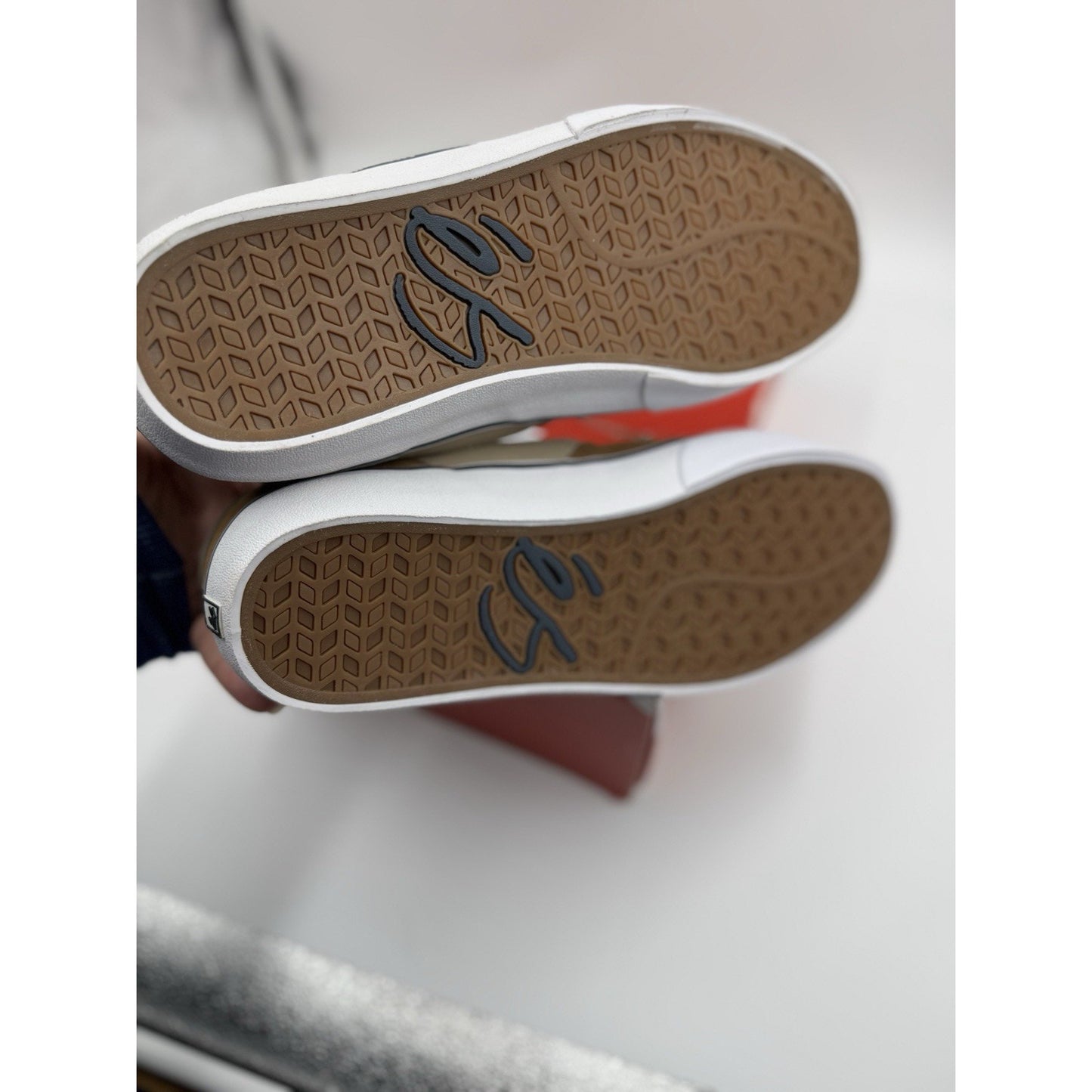 Size 8 Men’s Es Square Three Shoe