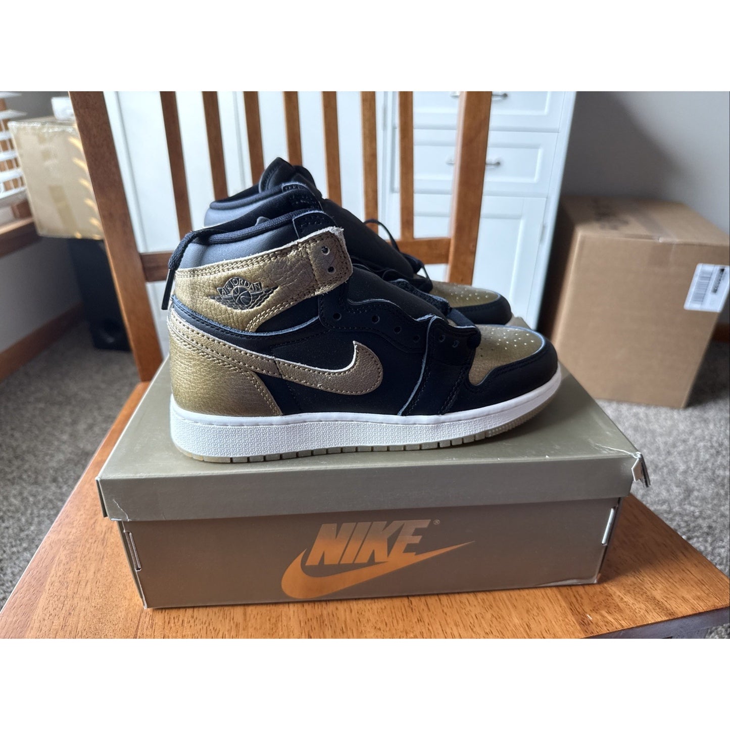 Size 5y NIKE Jordan 1 Retro High OG Black Metalic Gold BS005