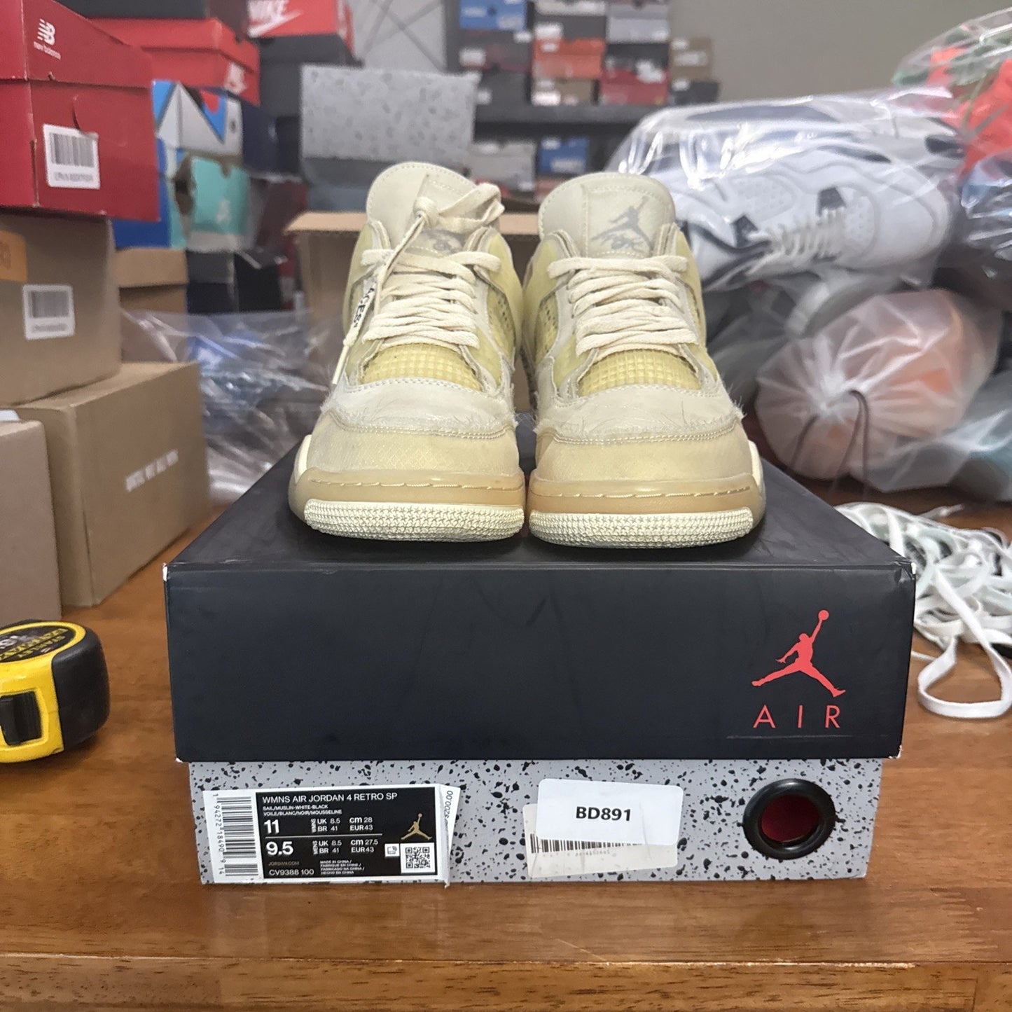 Size 11 - Jordan 4 SP x Off-White Mid Sail W BS301