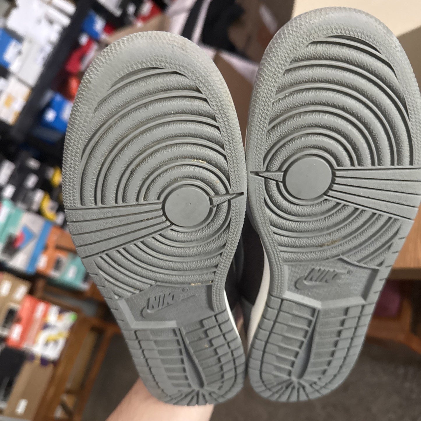 Size 7y Jordan 1 Retro High Cool Grey Vivid Pink 332148-002