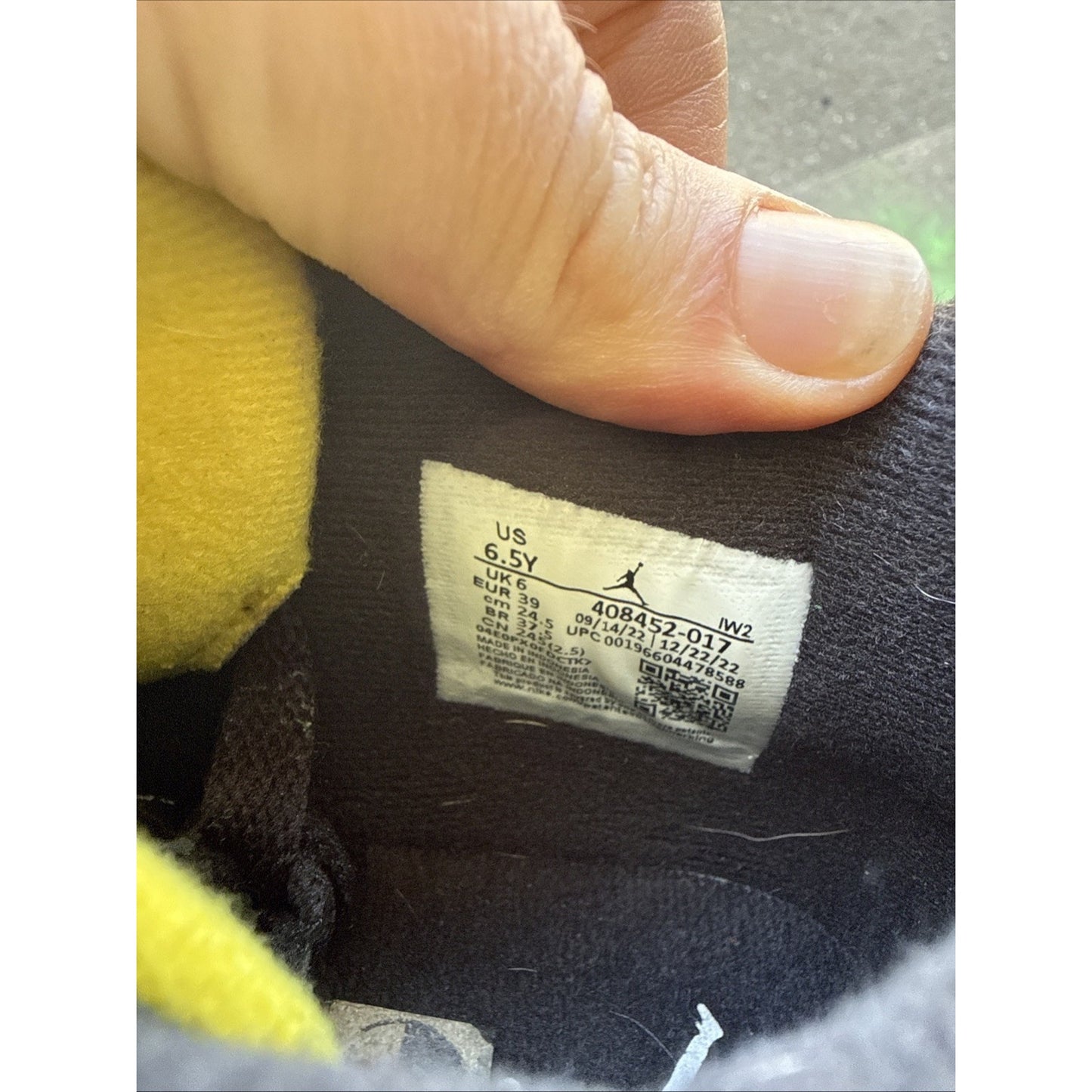 Jordan Air Jordan 4 Retro Black Yellow Suede Sneaker Unisex Kids 6.5Y