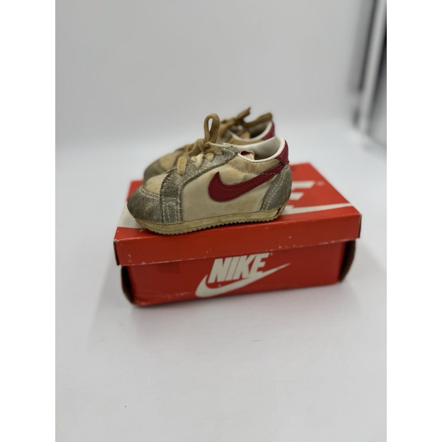 Size 3c Nike 50110 Hoosiers Collectors Item not wearable IU Indiana 1980s