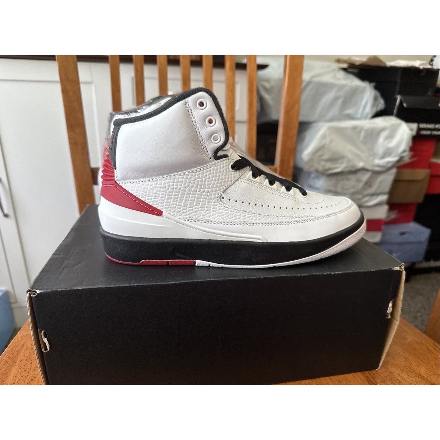 Size 5.5y Jordan 2 Retro "Chicago" White/Varsity Red-Black (DX2591 106) BS168