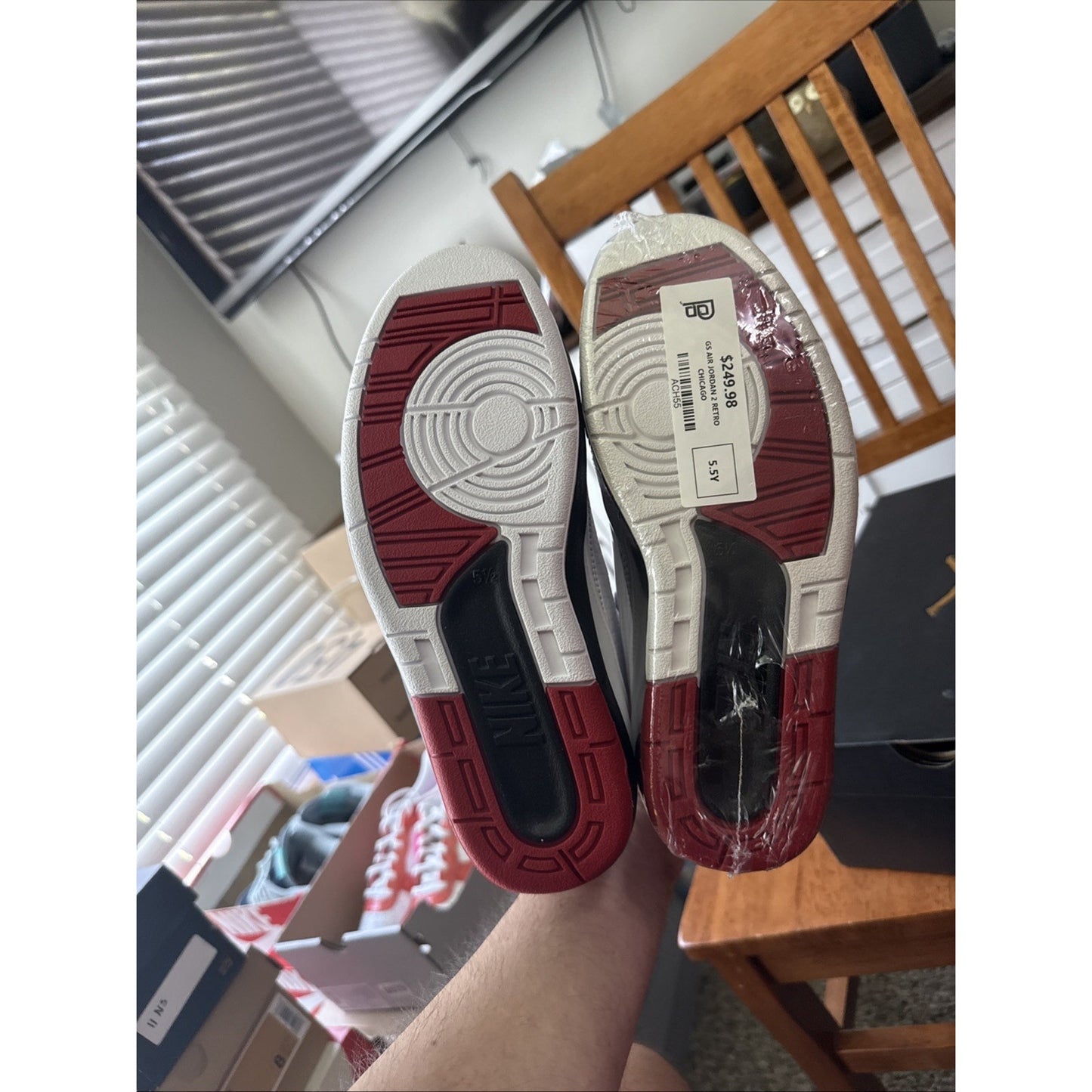 Size 5.5y Jordan 2 Retro "Chicago" White/Varsity Red-Black (DX2591 106) BS168