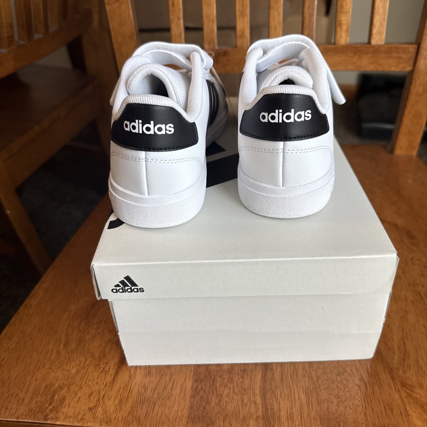 Children Unisex Shoes adidas Kids Grand Court 2.0 Shoes (Little Kid) Size 3 BS032