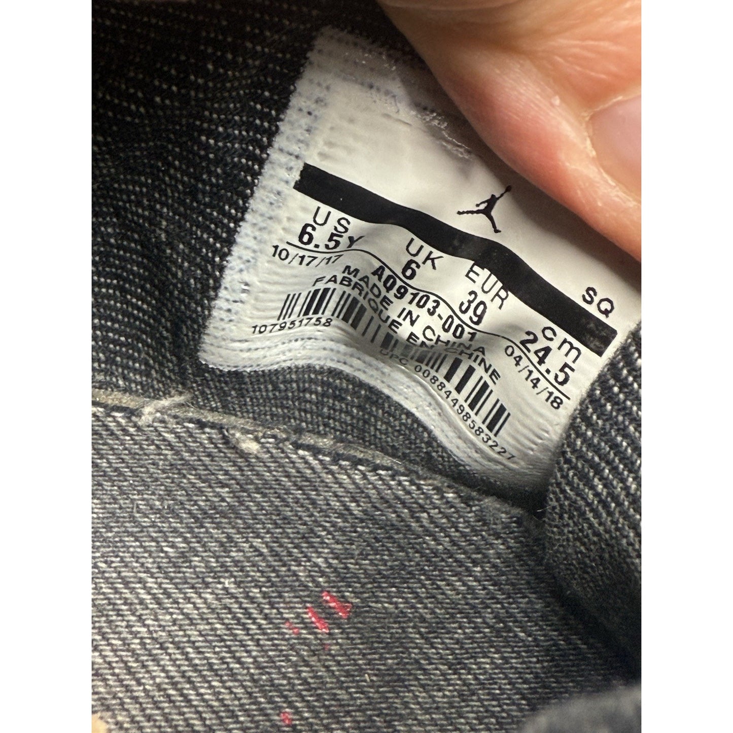 Size 6.5y Jordan 4 Retro Levi’s Black AQ9103-001