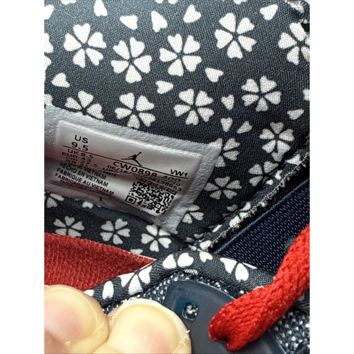 Size 9.5 - Air Jordan 4 Retro SE Sashiko