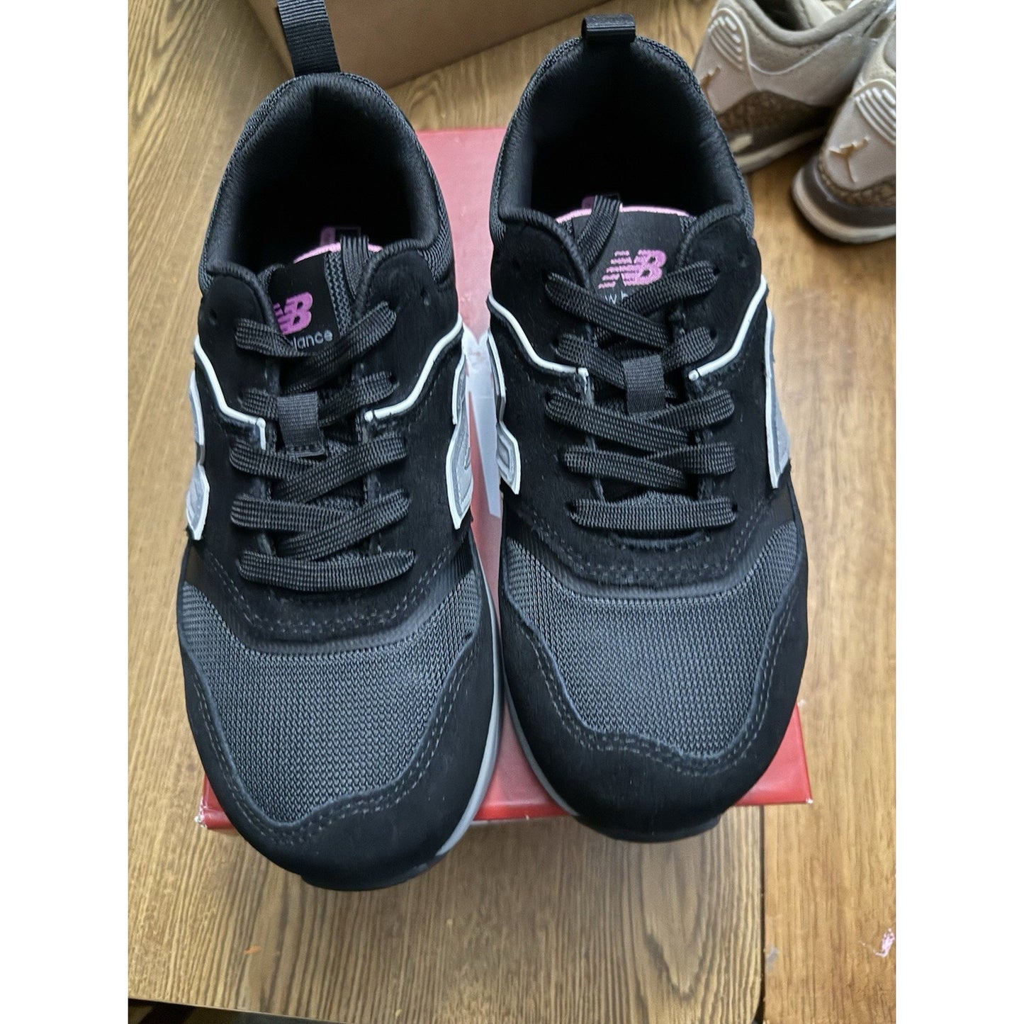 Size 9 Wide Women’s New Balance Elite Lite Composite Toe BS388