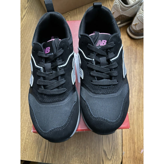 Size 9 Wide Women’s New Balance Elite Lite Composite Toe BS388