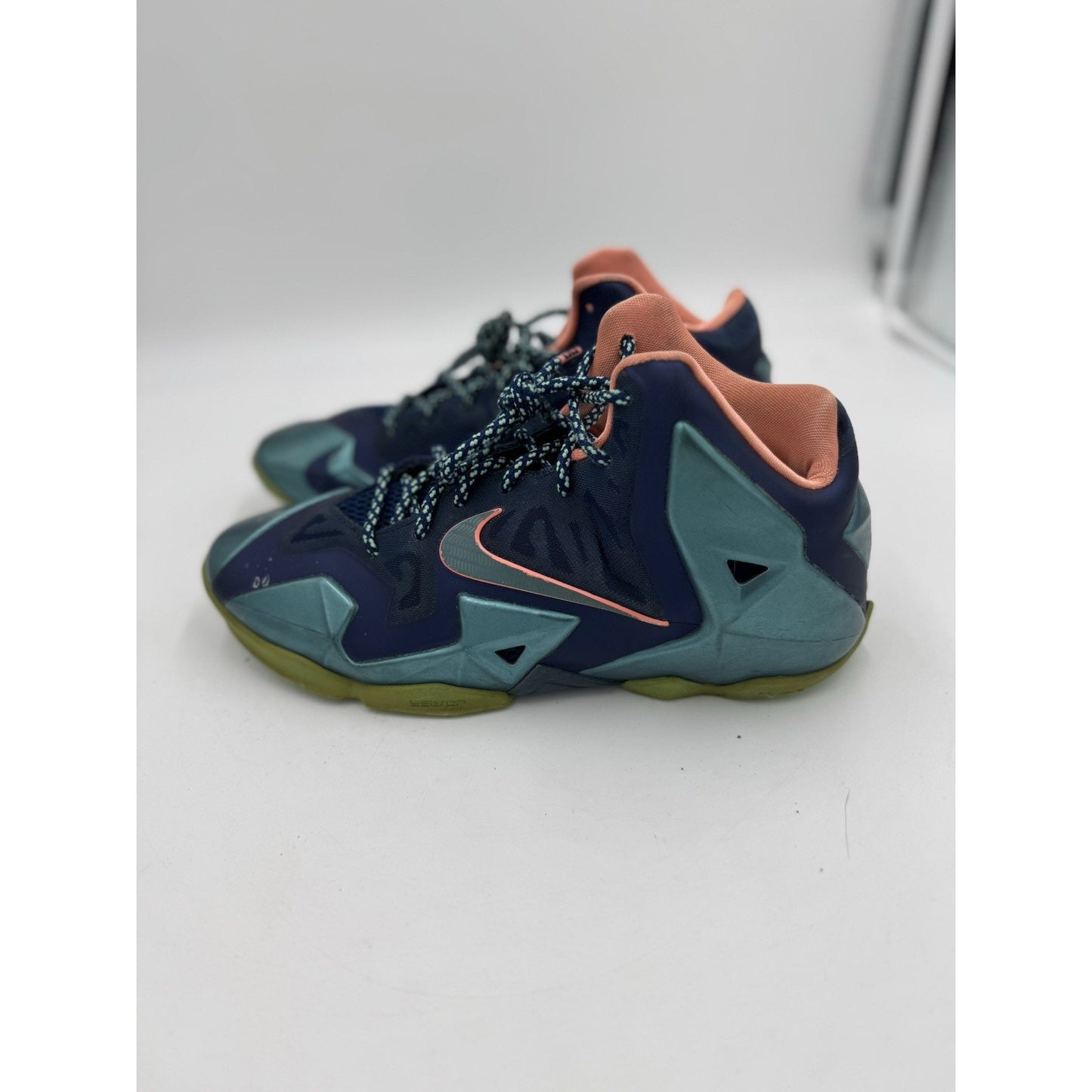 Size 7y Nike LeBron Akron To Miami 621712-401