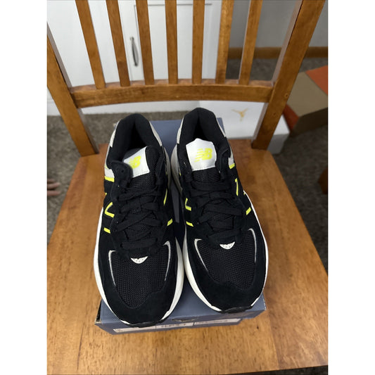 Size 5 Women's New Balance Black/Oyster Pink (W5740HL1) BS160