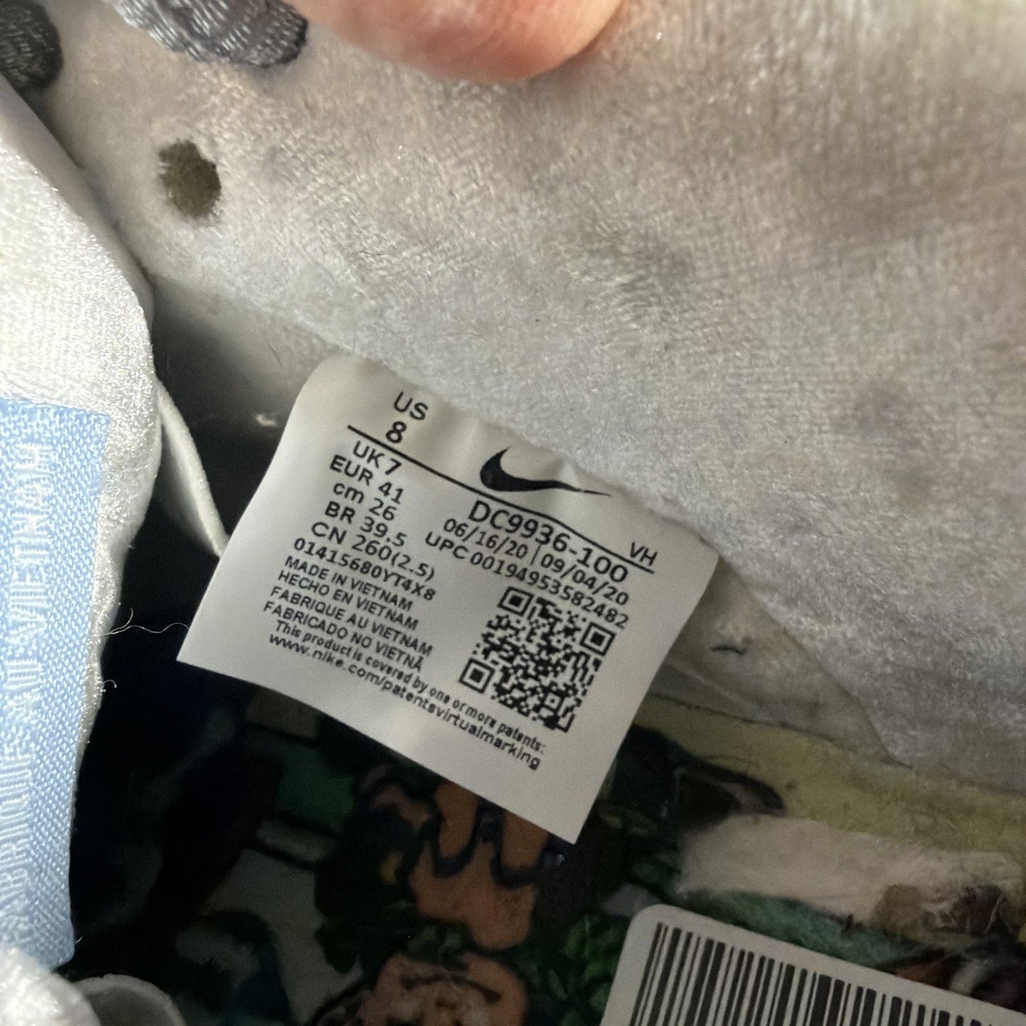 Size 8 - Nike SB Dunk Low Sean Cliver