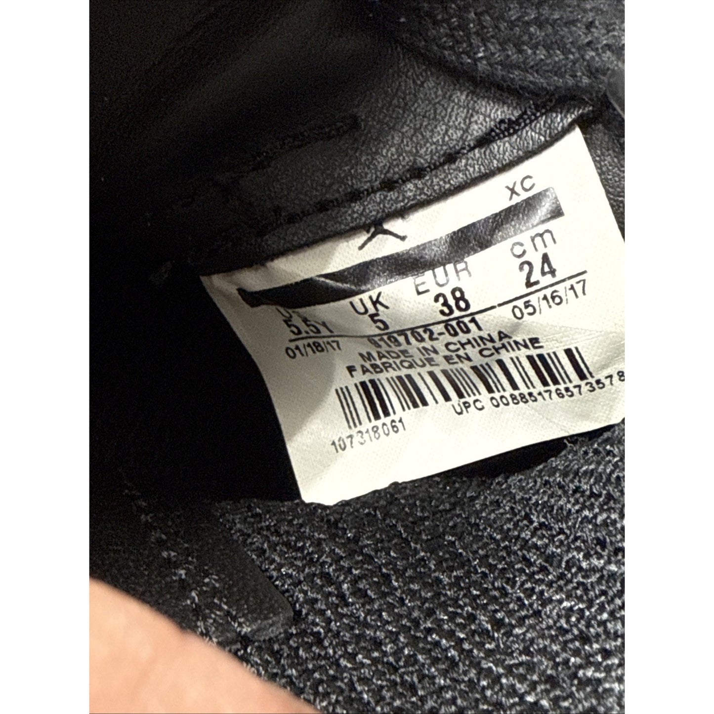Size 5.5 Y - Air Jordan 1 Retro OG Flyknit High Bred