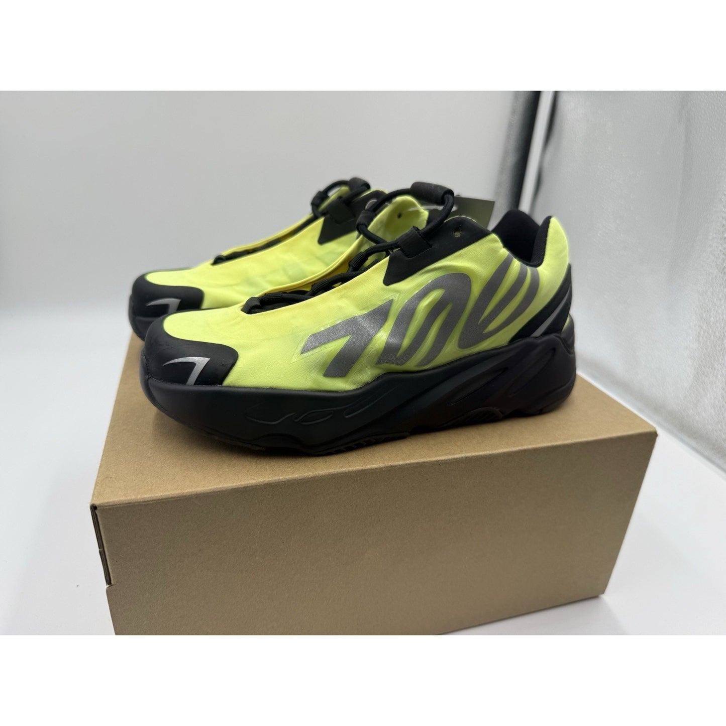 Size 13k Adidas Yeezy 700 Mnvn Fy3724 BS605