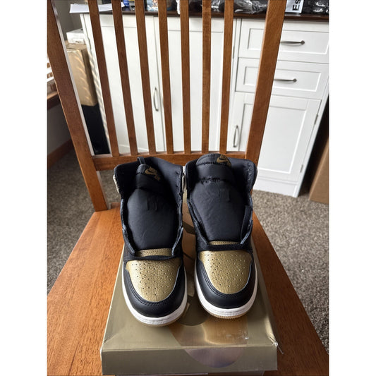 Size 5y NIKE Jordan 1 Retro High OG Black Metalic Gold BS005