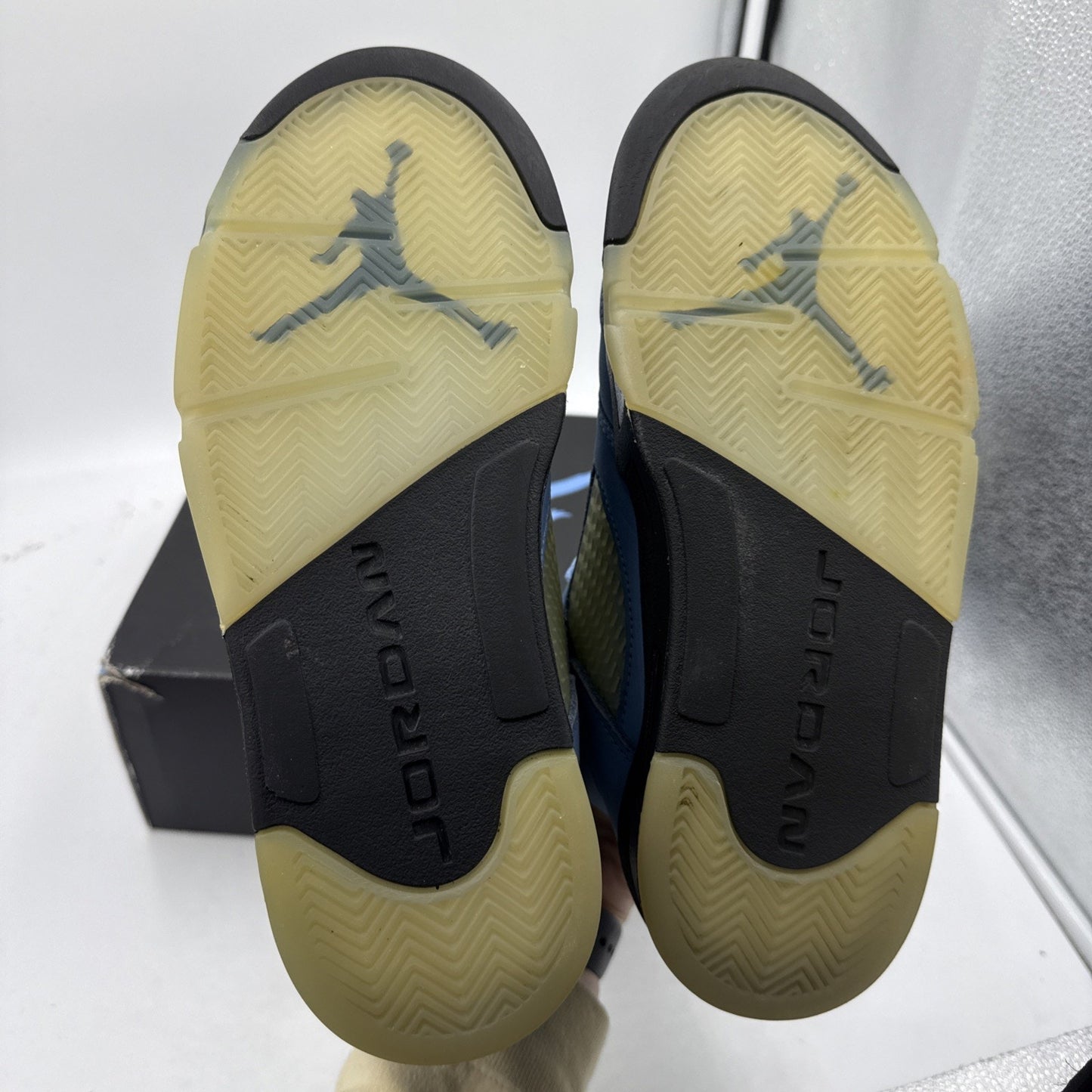 Size 8 - Jordan 5 Retro SE Mid UNC