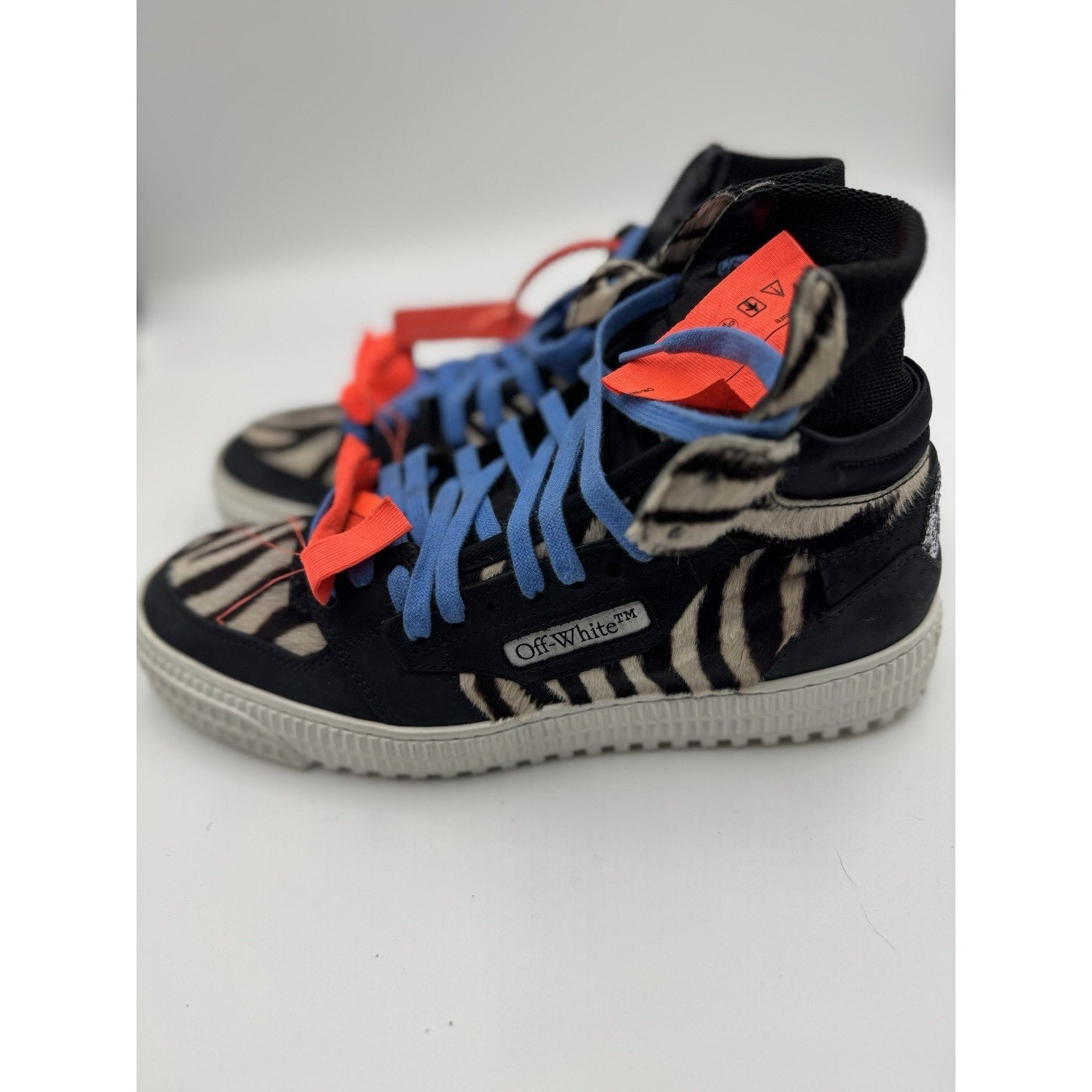 Size EU 39 US 6.5 Men’s Off-white Hi-Top NBS338