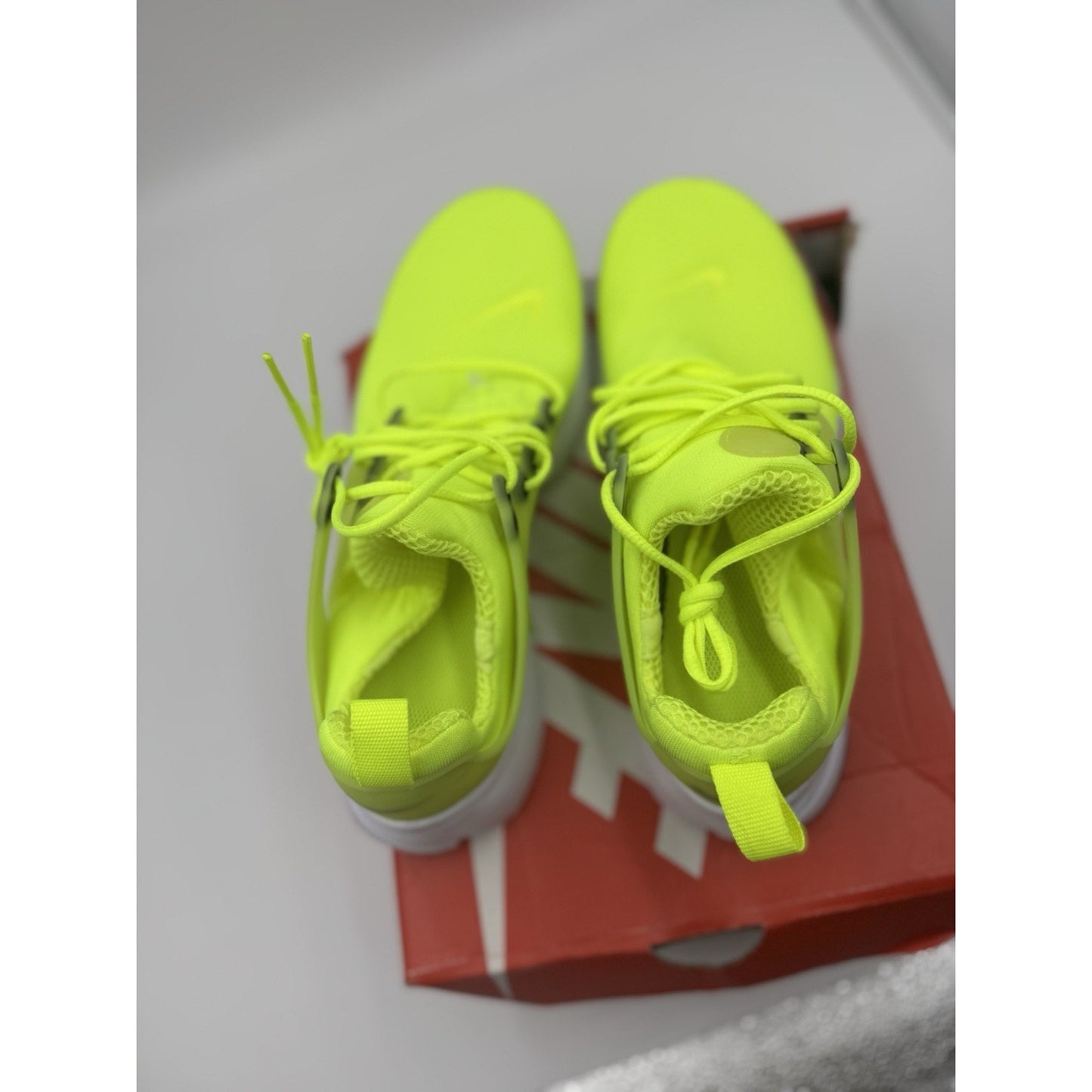 Size 5Y NIKE PRESTO VOLT NEON / WHITE BLACK VOLT DO1379-700