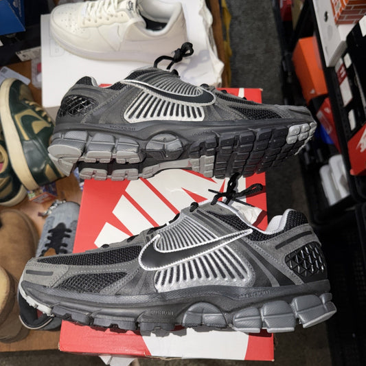Size 12.5 Nike Zoom Vomero 5 Anthracite Flat SilverHF1553-006
