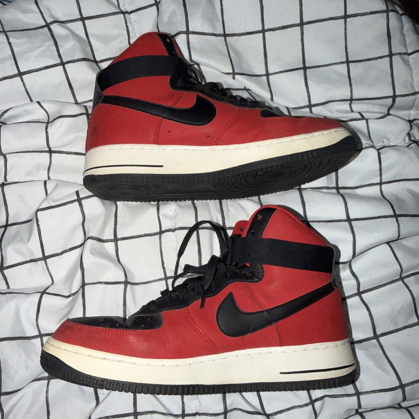 Size 10 - Nike Air Force 1 '07 High University Red Black