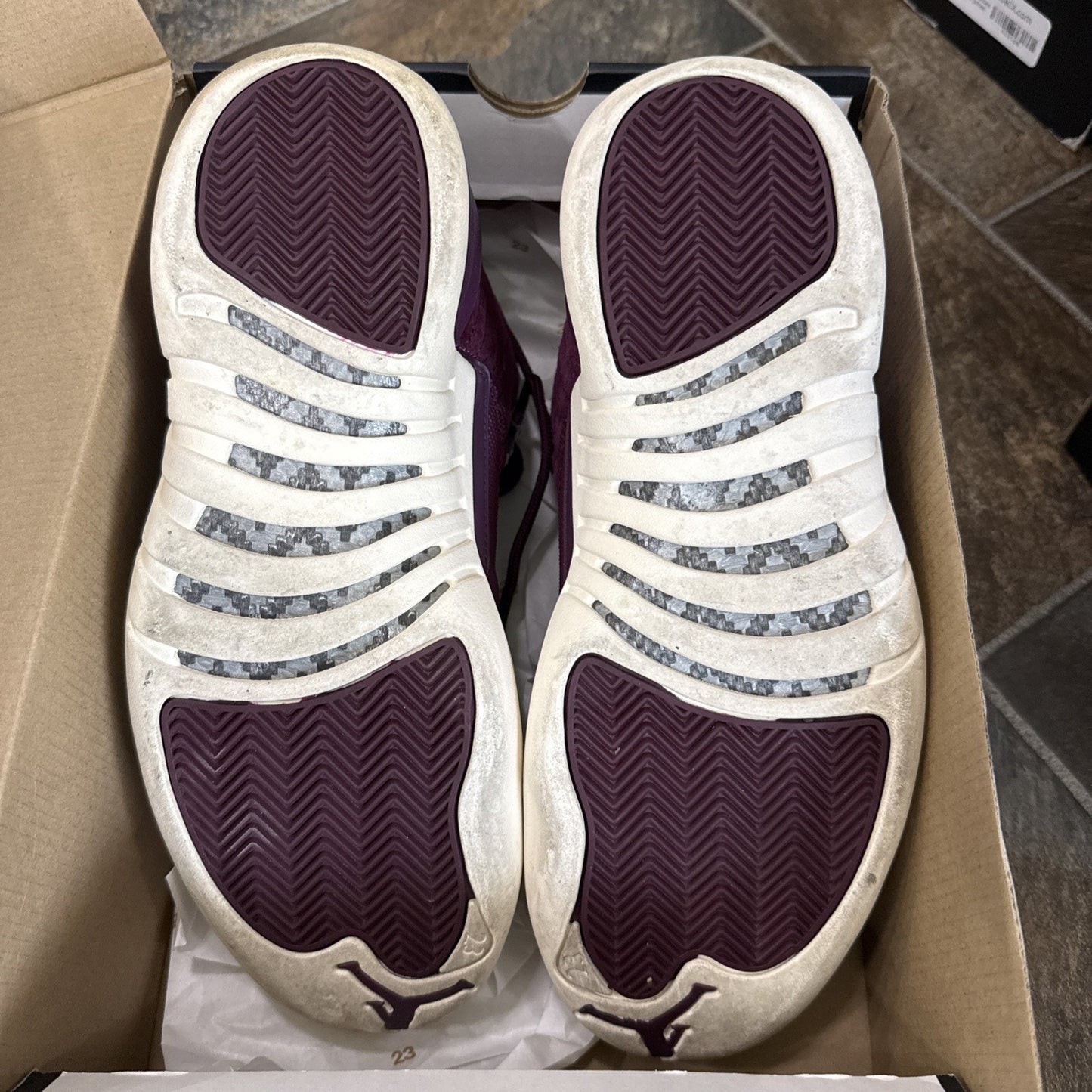 Air Jordan 12 Retro Bordeaux Size 9 Pre-Owned 130690-617 Purple White