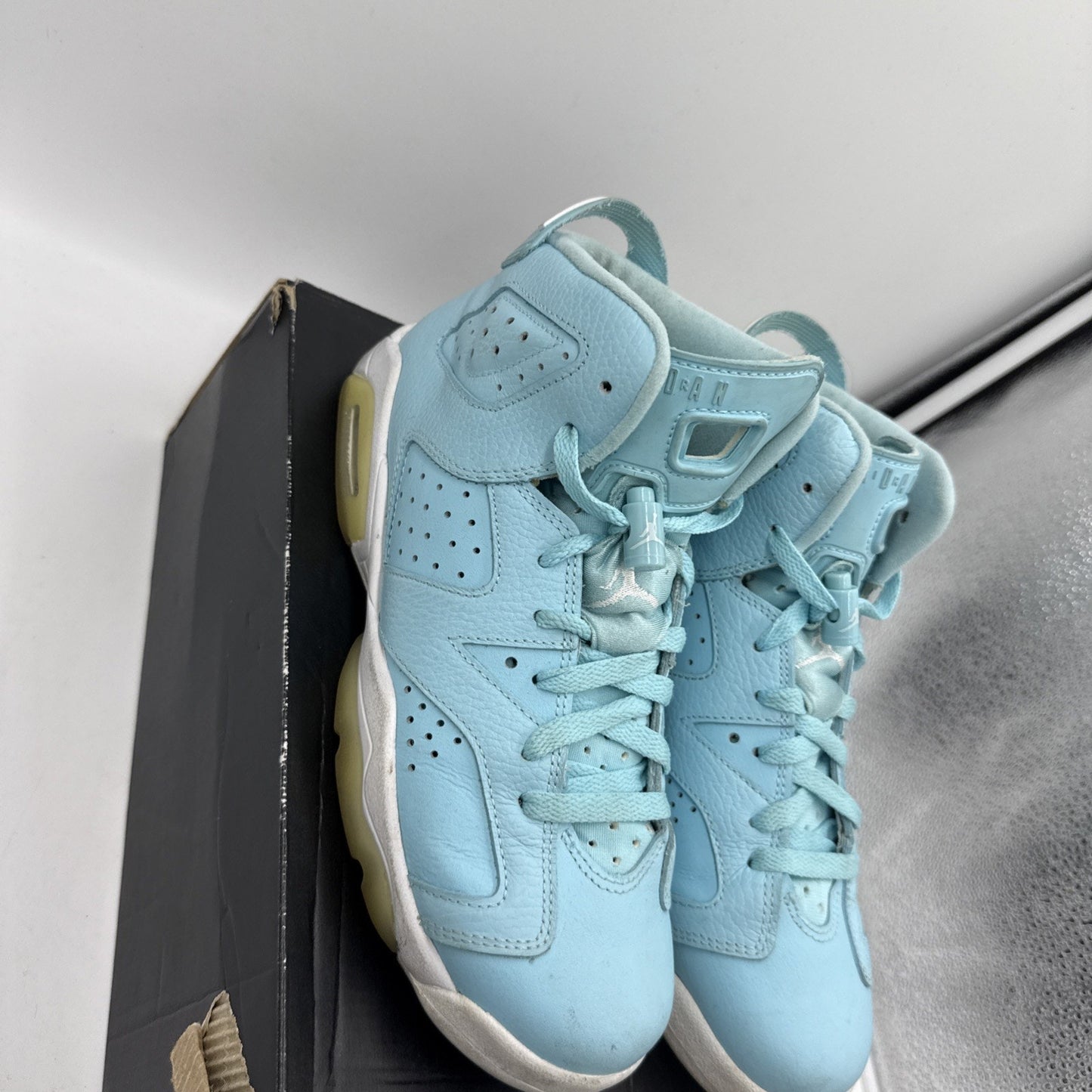Air Jordan 6 Baby Blue White Retro Youth 7y - Women 8.5