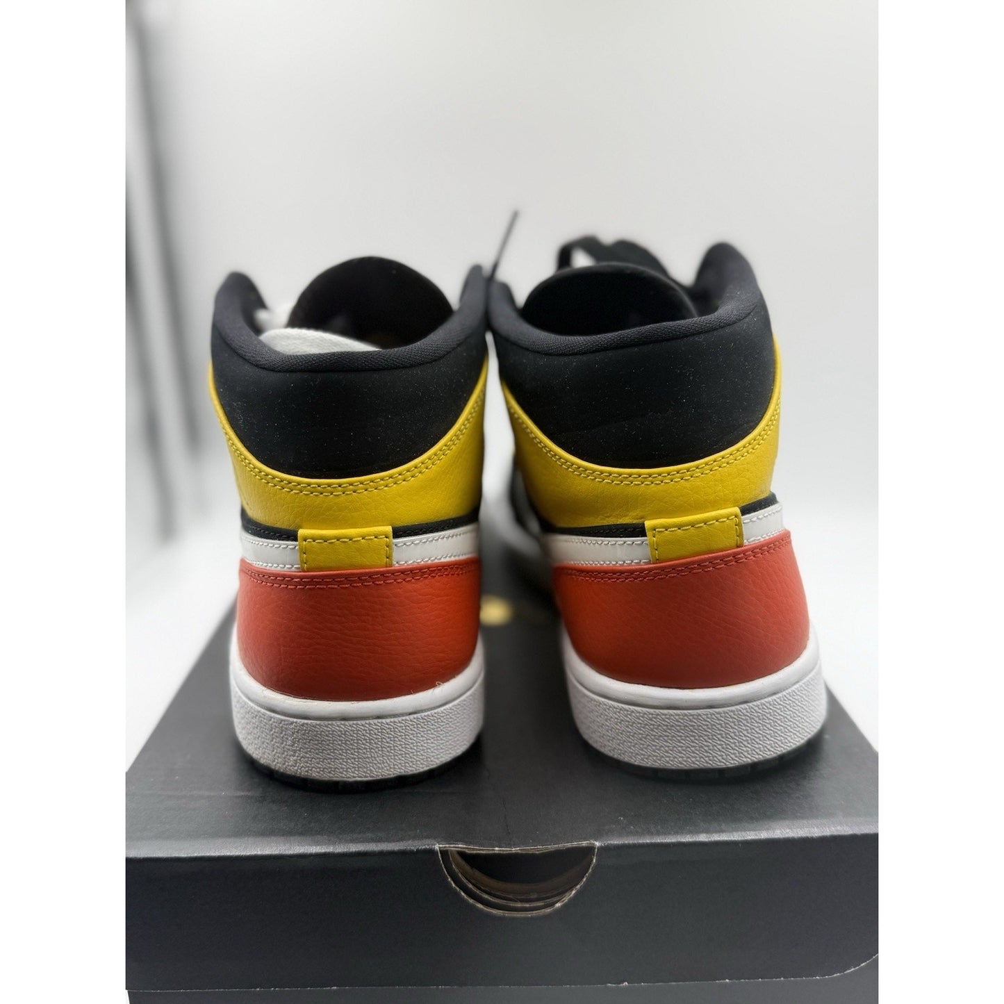 Size 9 - Air Jordan 1 SE Mid Amarillo BS610