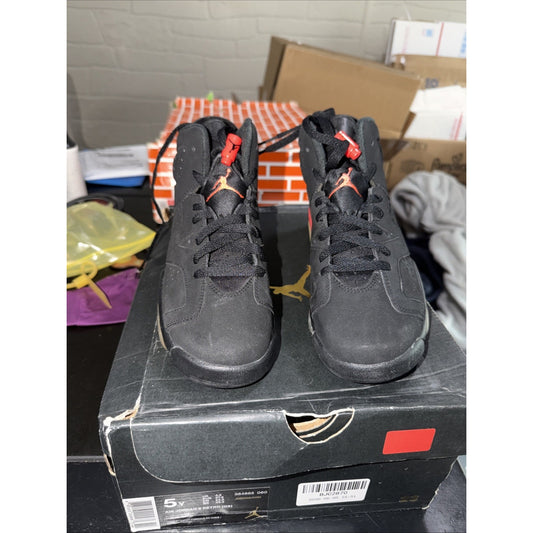 Size 5 (GS) - Jordan 6 Retro 2019 Mid Infrared