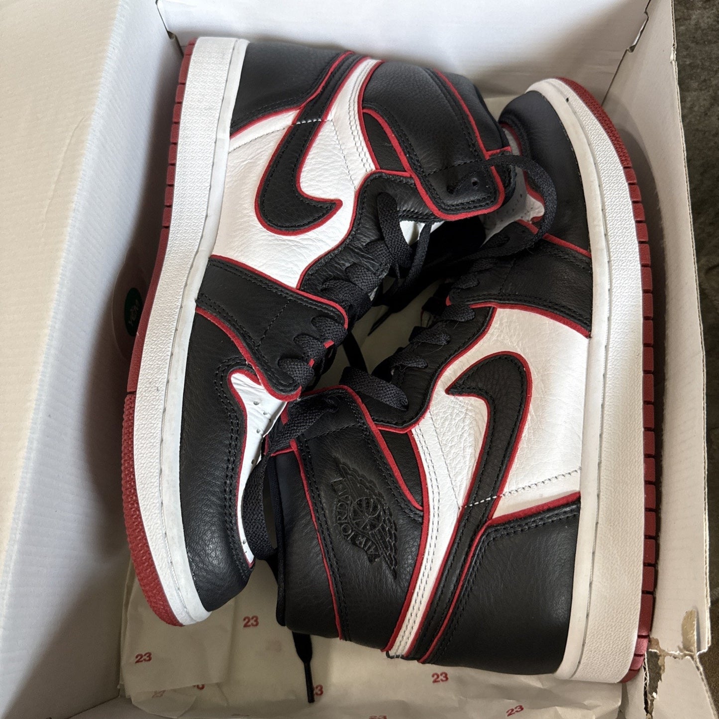 Size 9 - Jordan 1 Retro High OG Bloodline 2019
