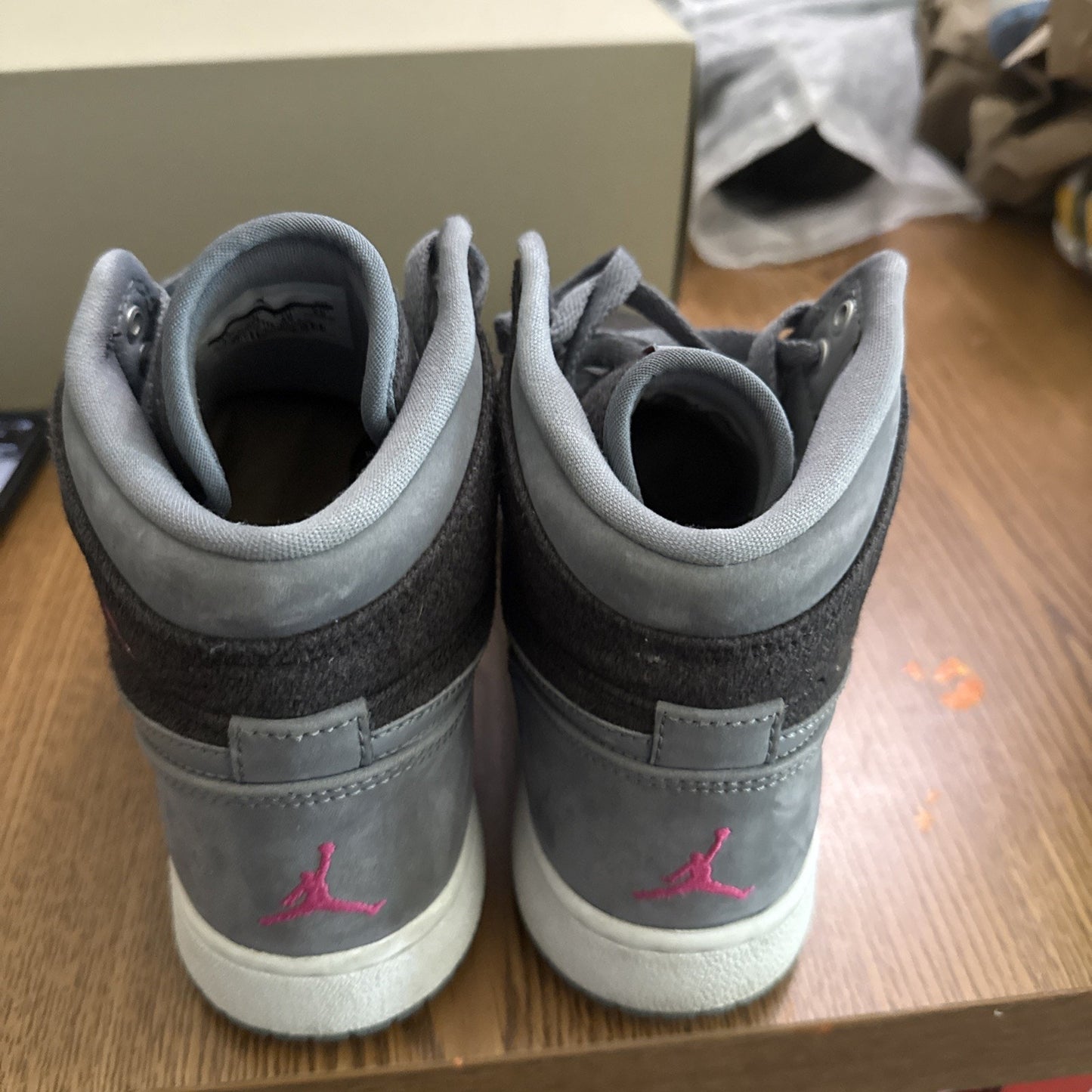 Size 7y Jordan 1 Retro High Cool Grey Vivid Pink 332148-002