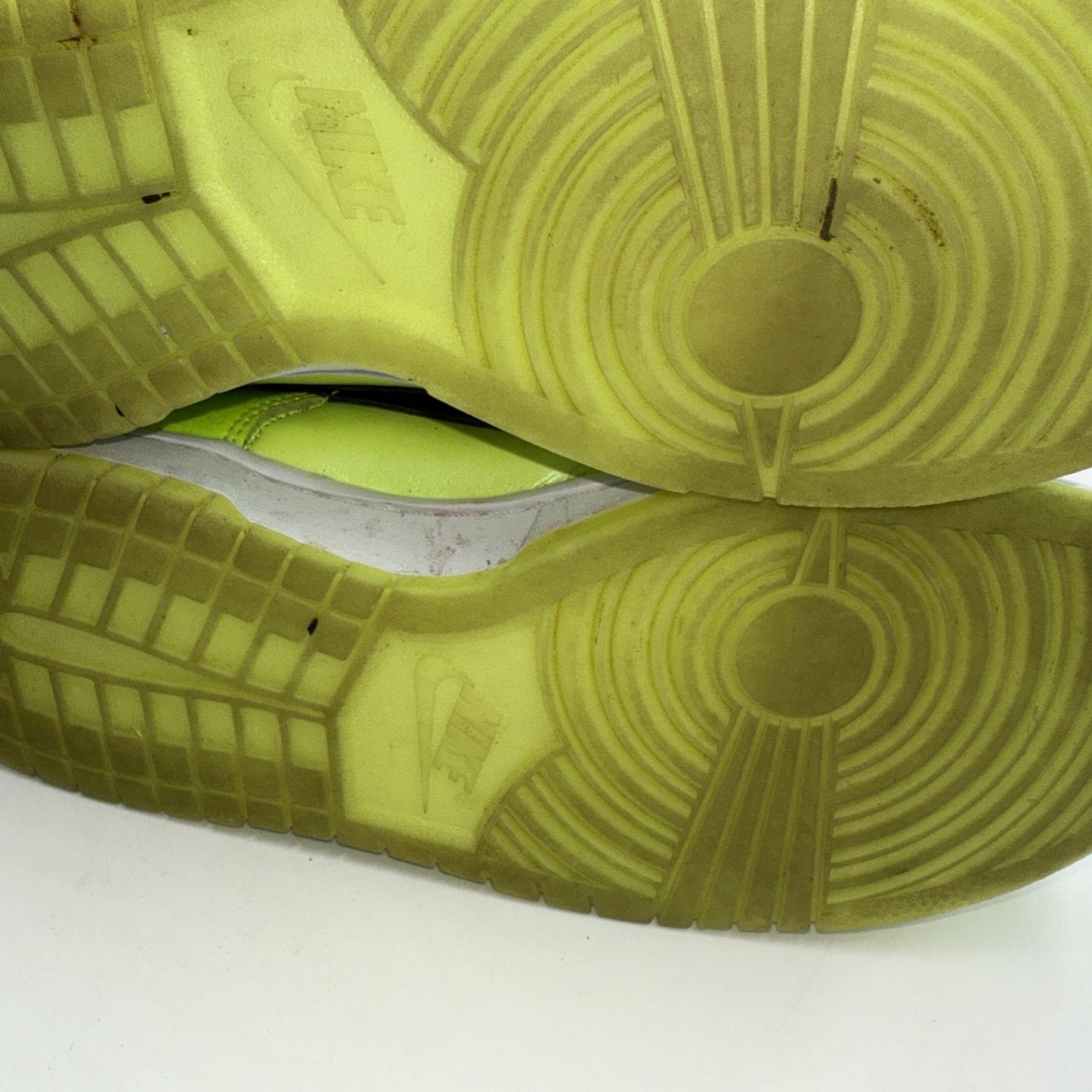 Size 9 - Nike Dunk SE Low Volt