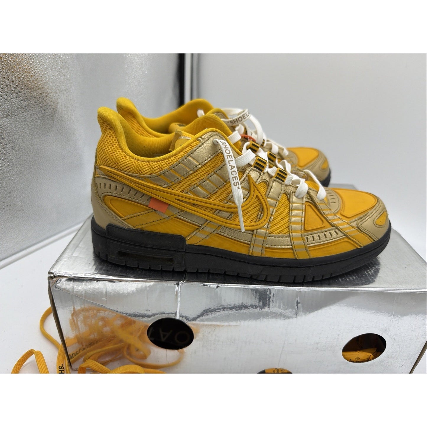 Size 8.5 - Nike Off-White x Air Rubber Dunk University Gold