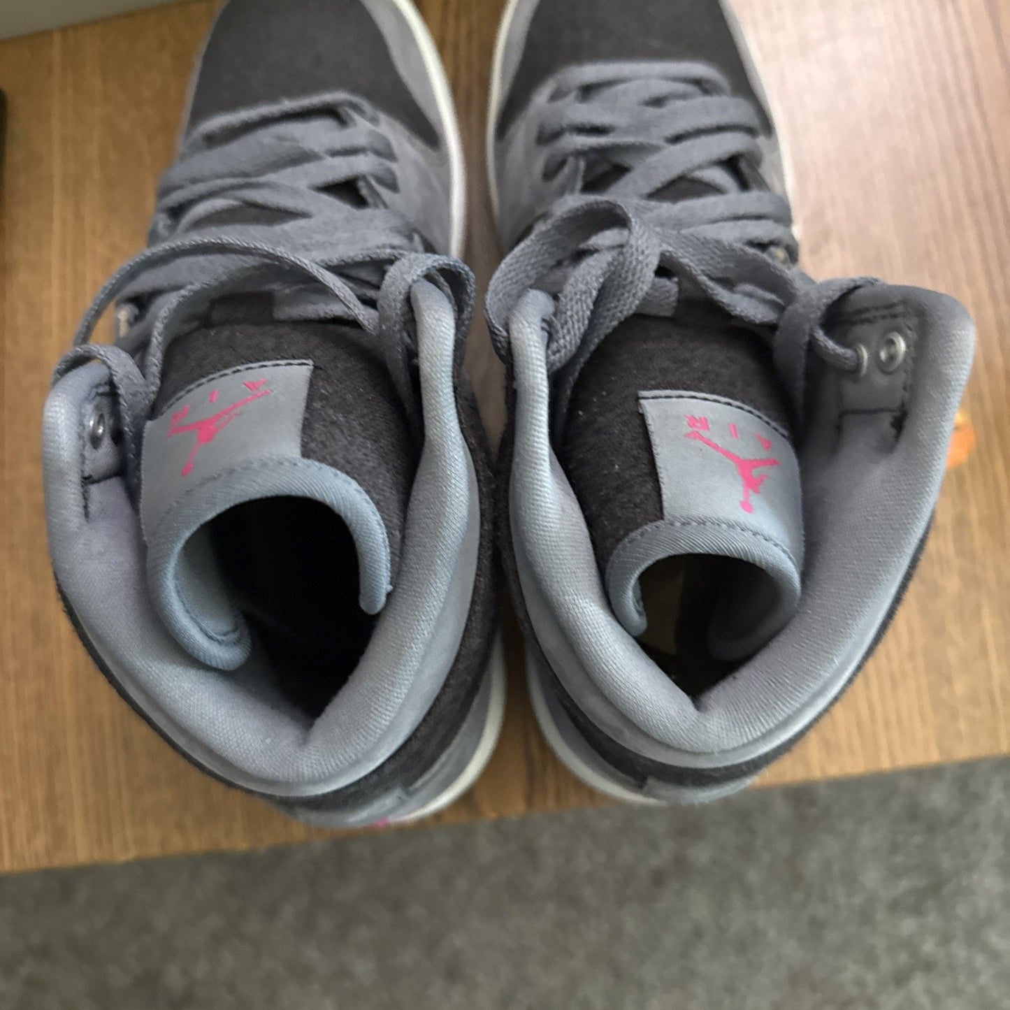 Size 7y Jordan 1 Retro High Cool Grey Vivid Pink 332148-002
