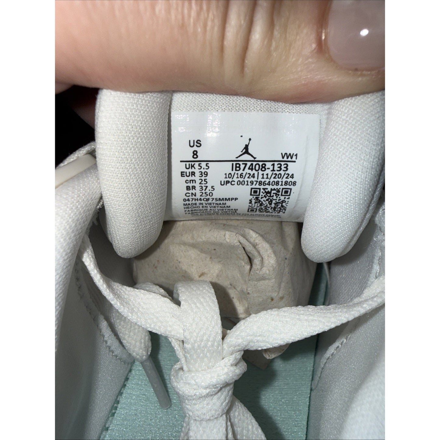 Size 8 - Air Jordan 4 RM Easter W