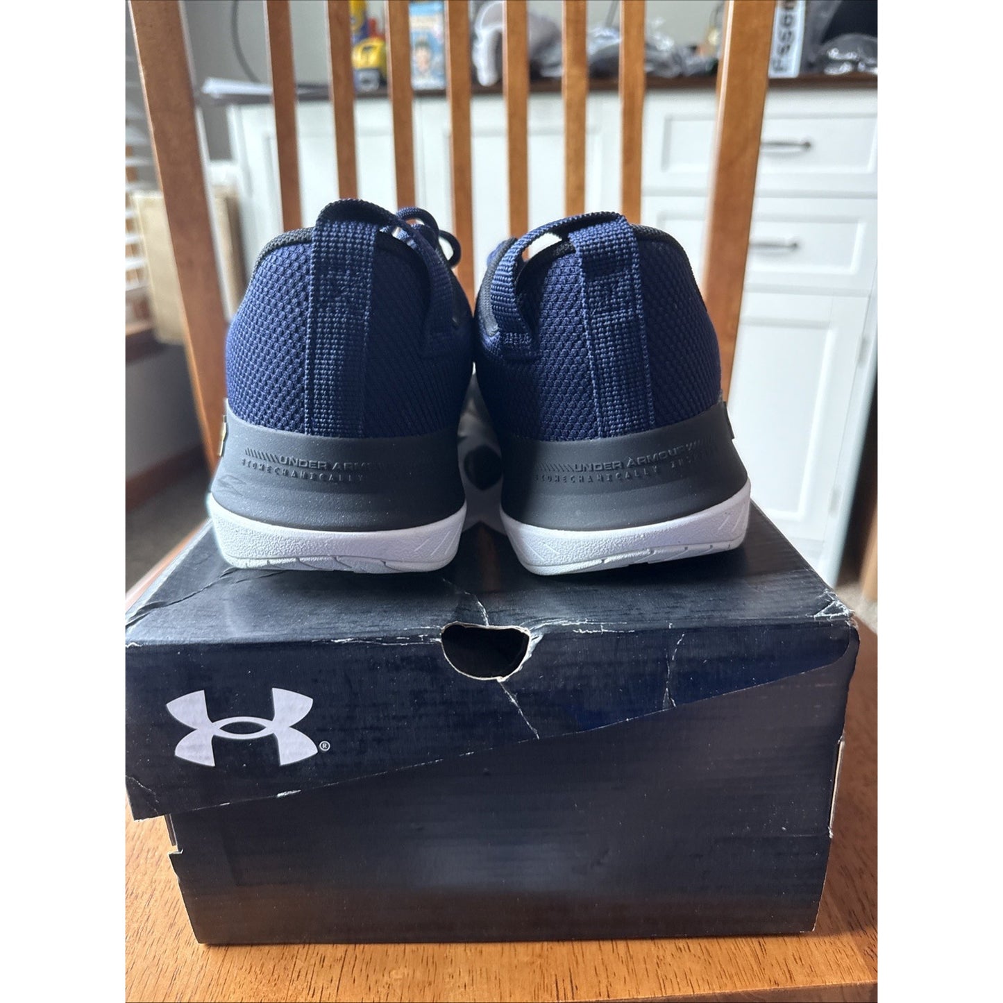 Under Armour Notre Dame TriBase Reign 5 Men’s Size 8 New BS013