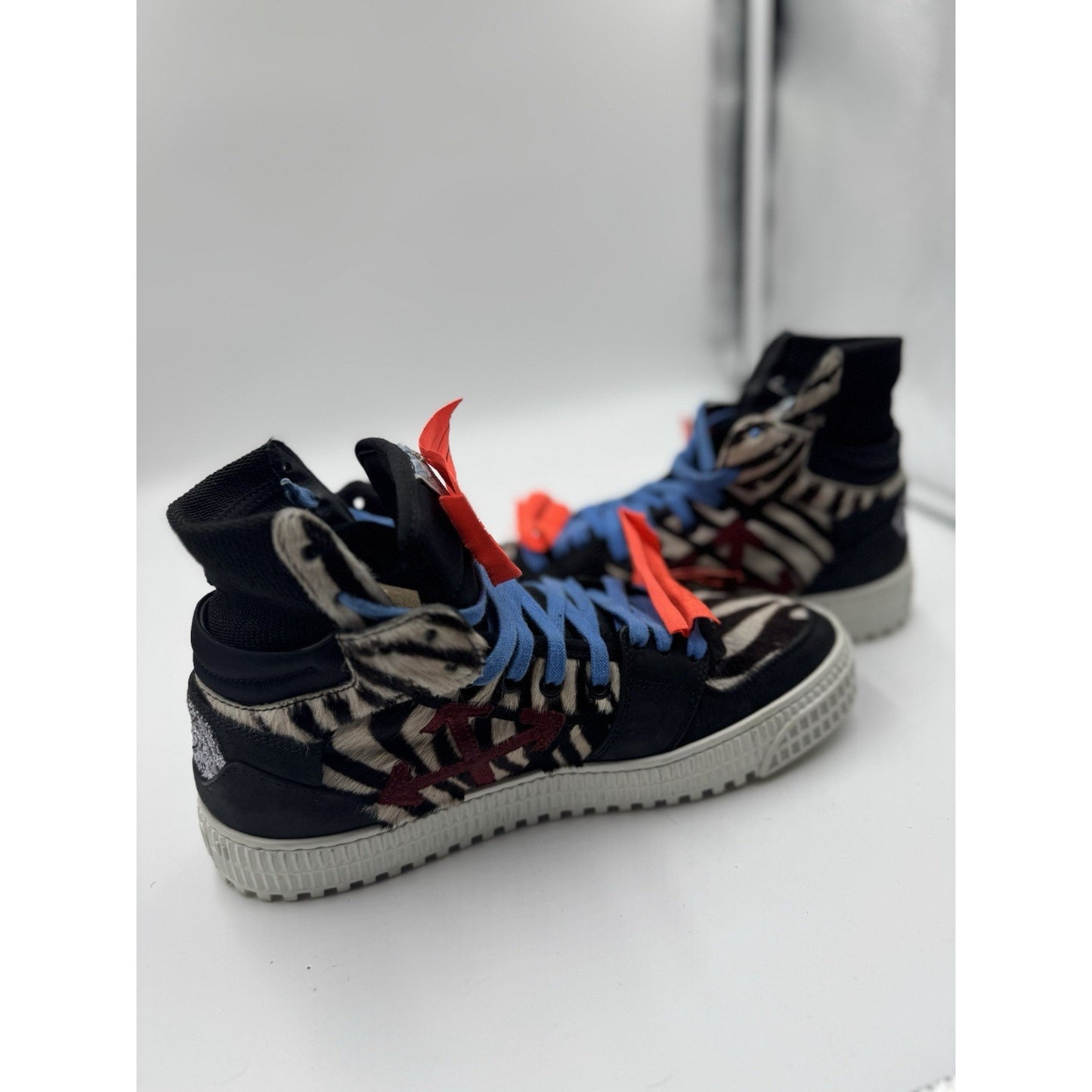 Size EU 39 US 6.5 Men’s Off-white Hi-Top NBS338